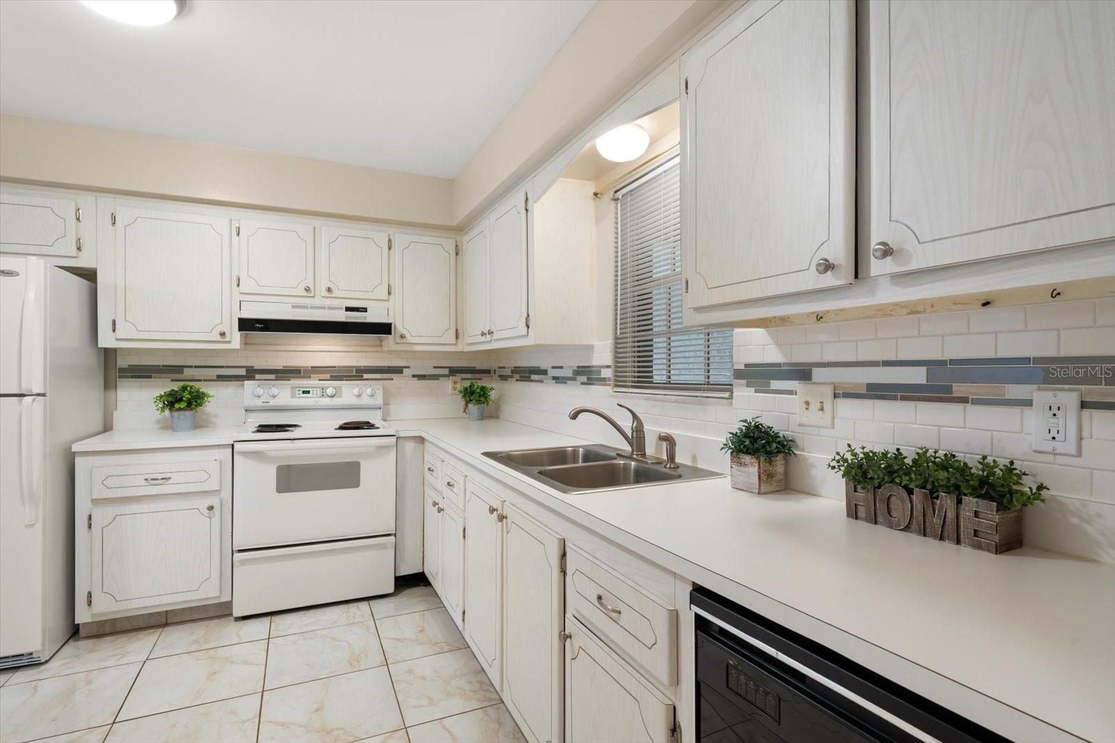 1706 BELLEAIR FOREST DR #238 — photo 8
