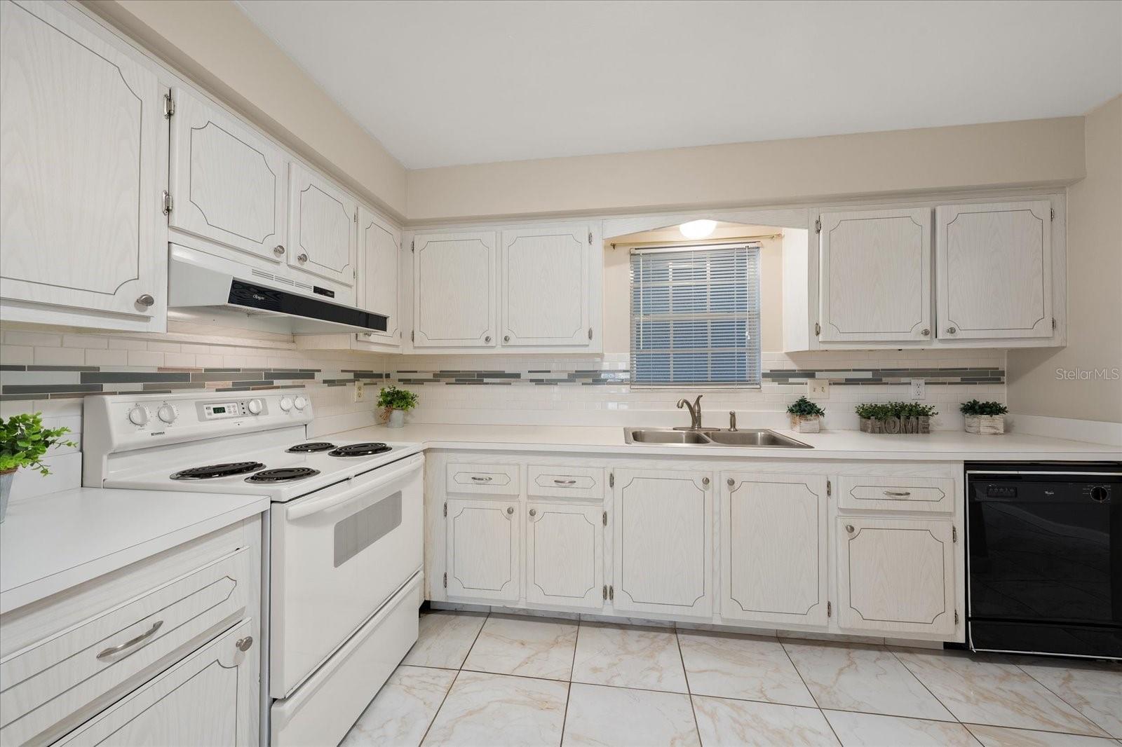 1706 BELLEAIR FOREST DR #238 — photo 9