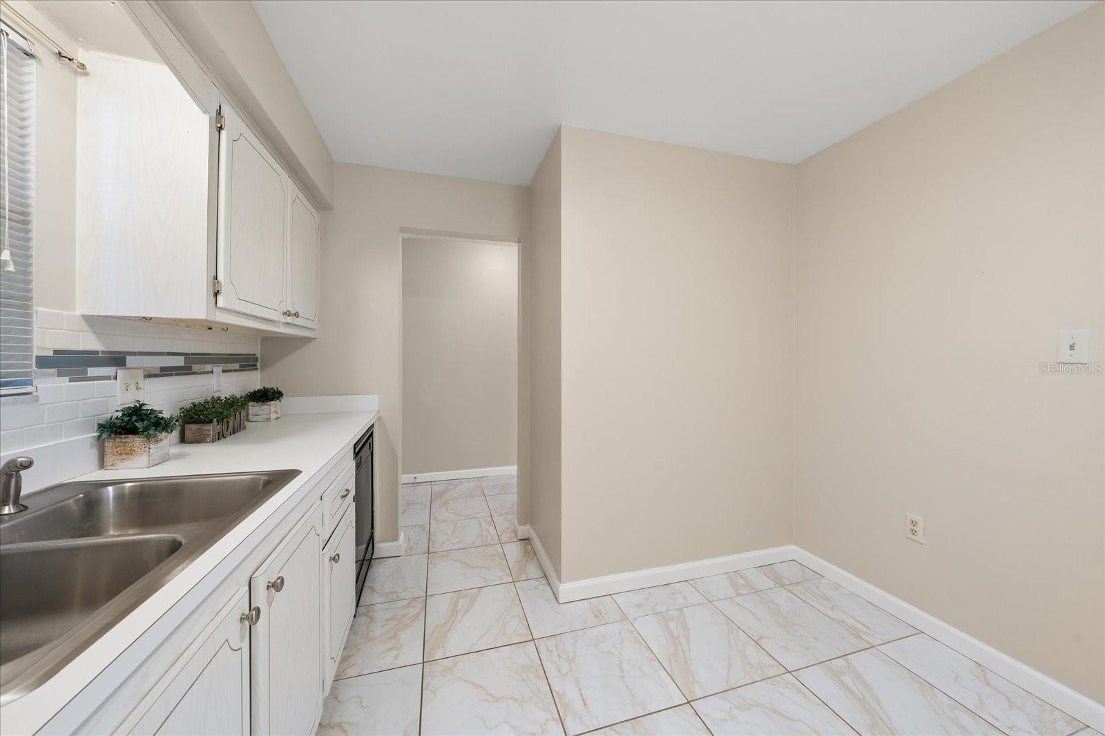 1706 BELLEAIR FOREST DR #238 — photo 23