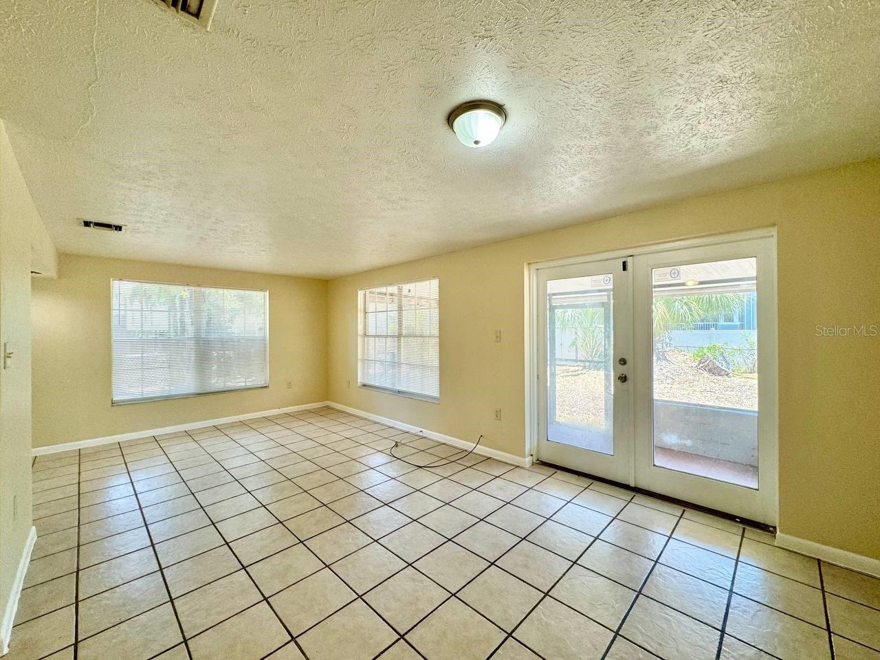 7601 S SWOOPE ST — photo 6