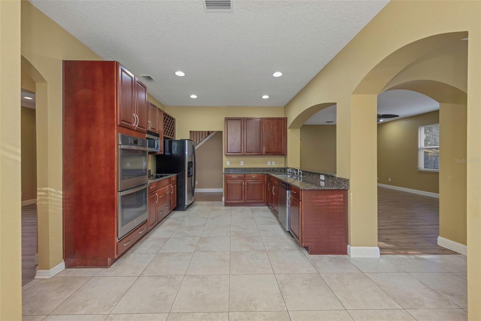 1406 MCCREA DR — photo 18