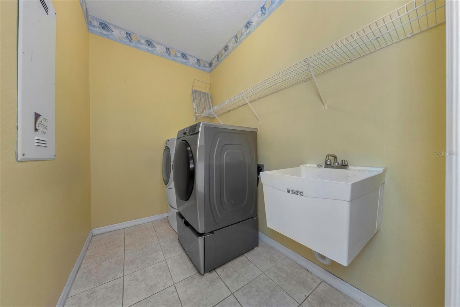 1406 MCCREA DR — photo 32
