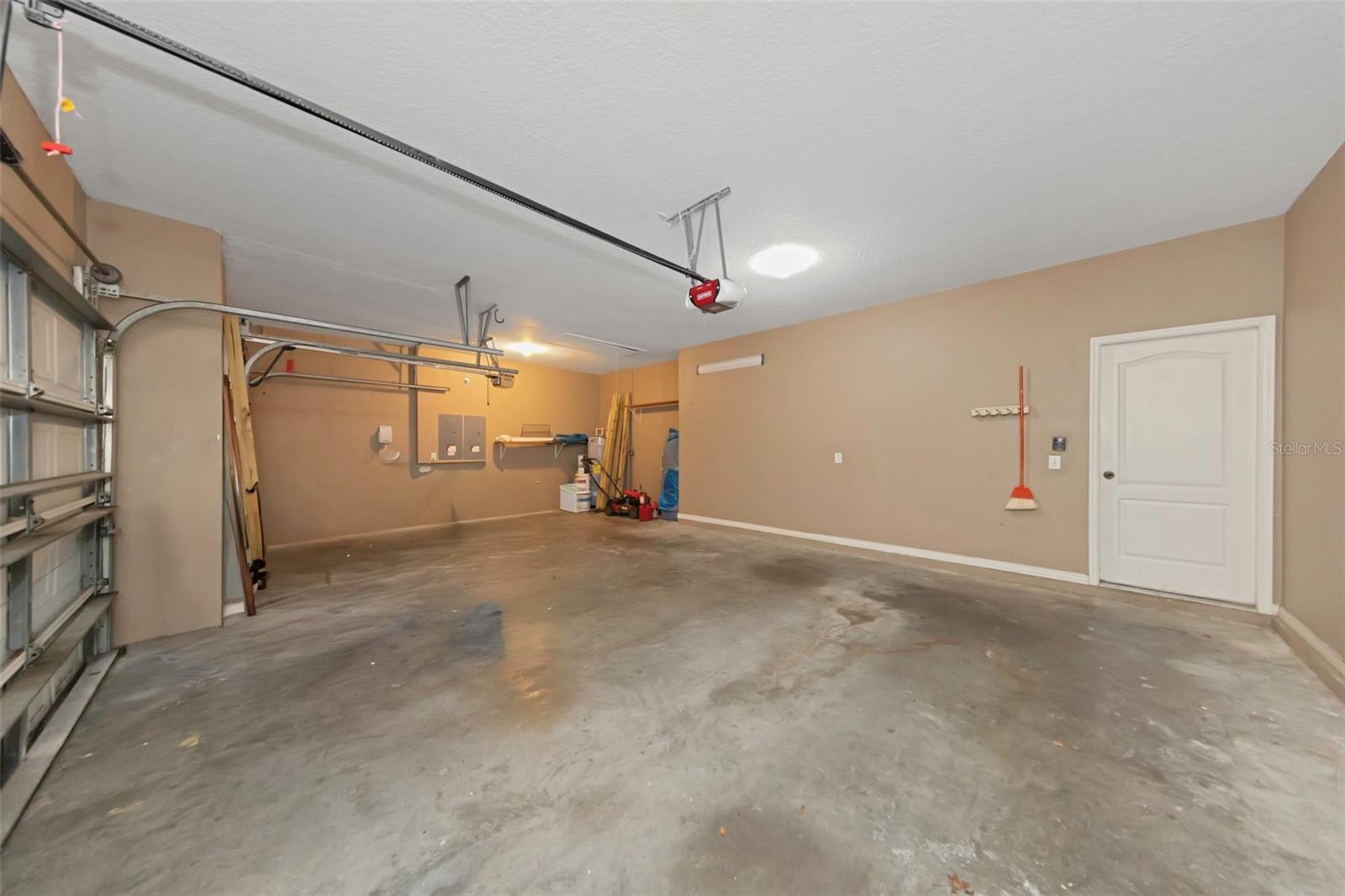 1406 MCCREA DR — photo 33