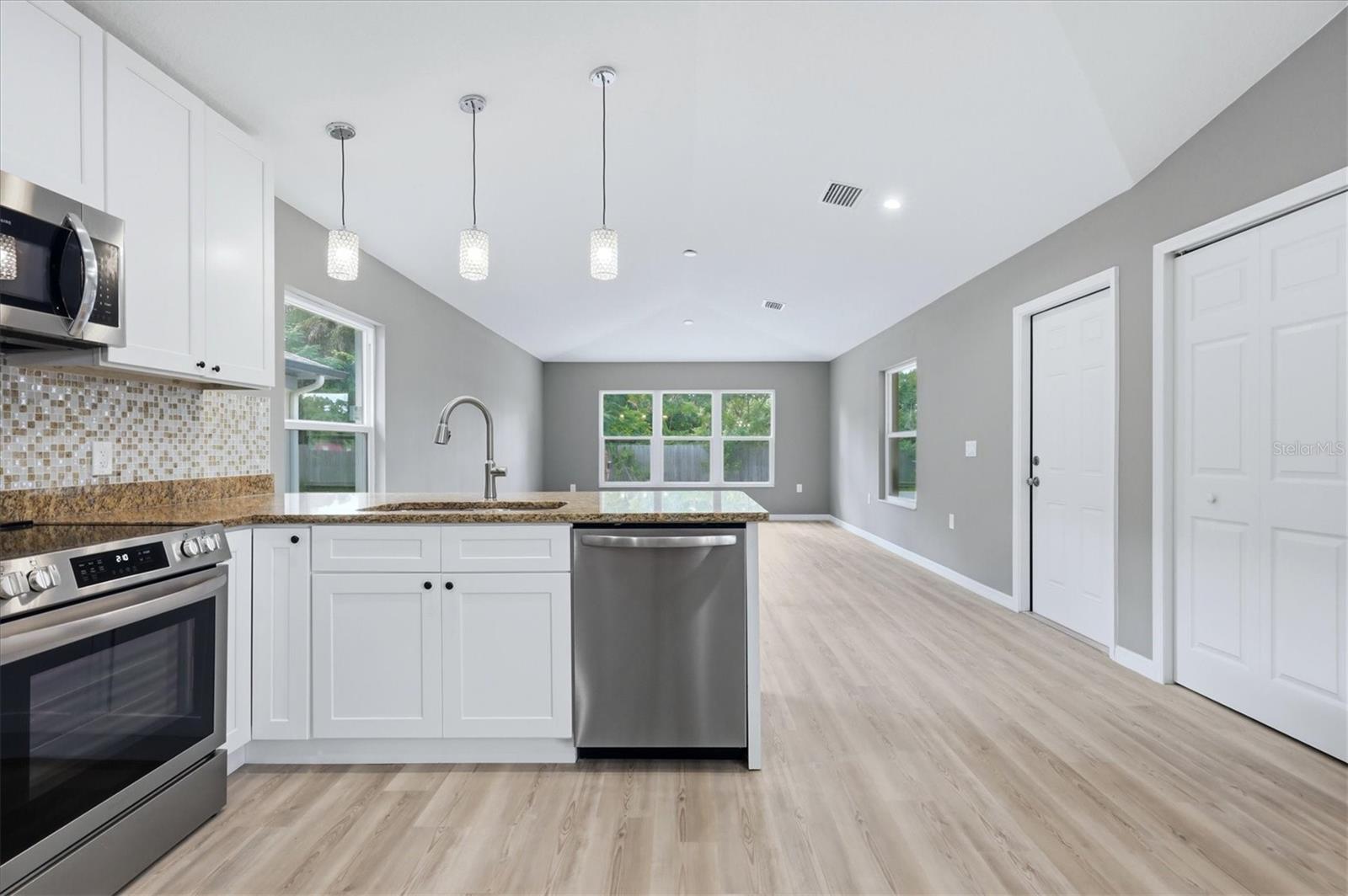 3914 WALNUT AVE — photo 11
