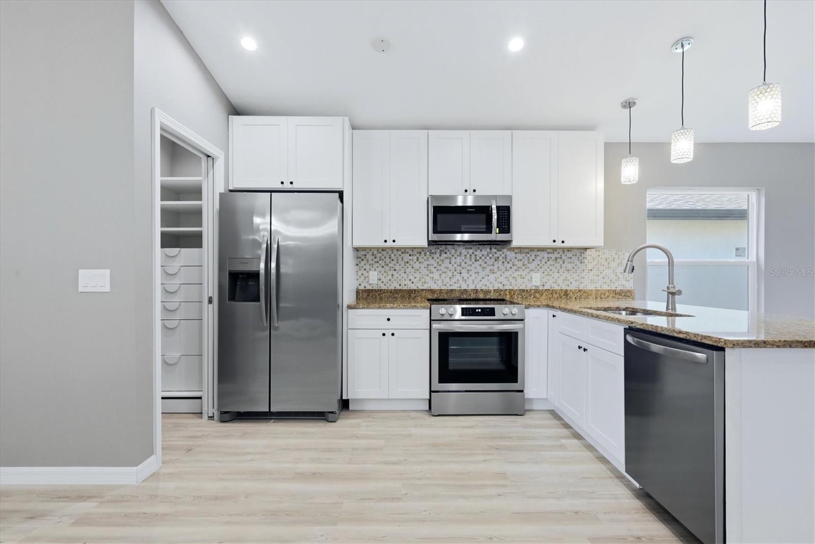 3914 WALNUT AVE — photo 8