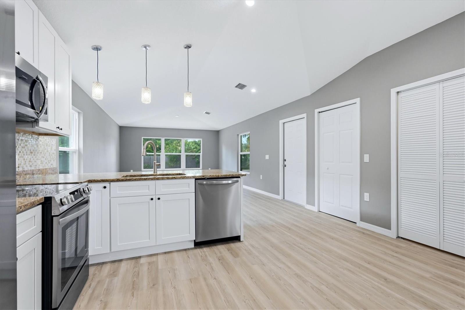 3914 WALNUT AVE — photo 10