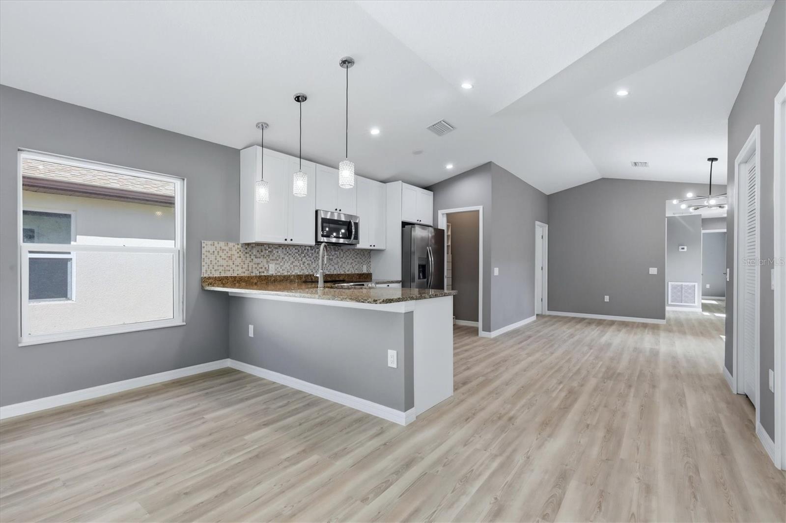 3908 WALNUT AVE — photo 9
