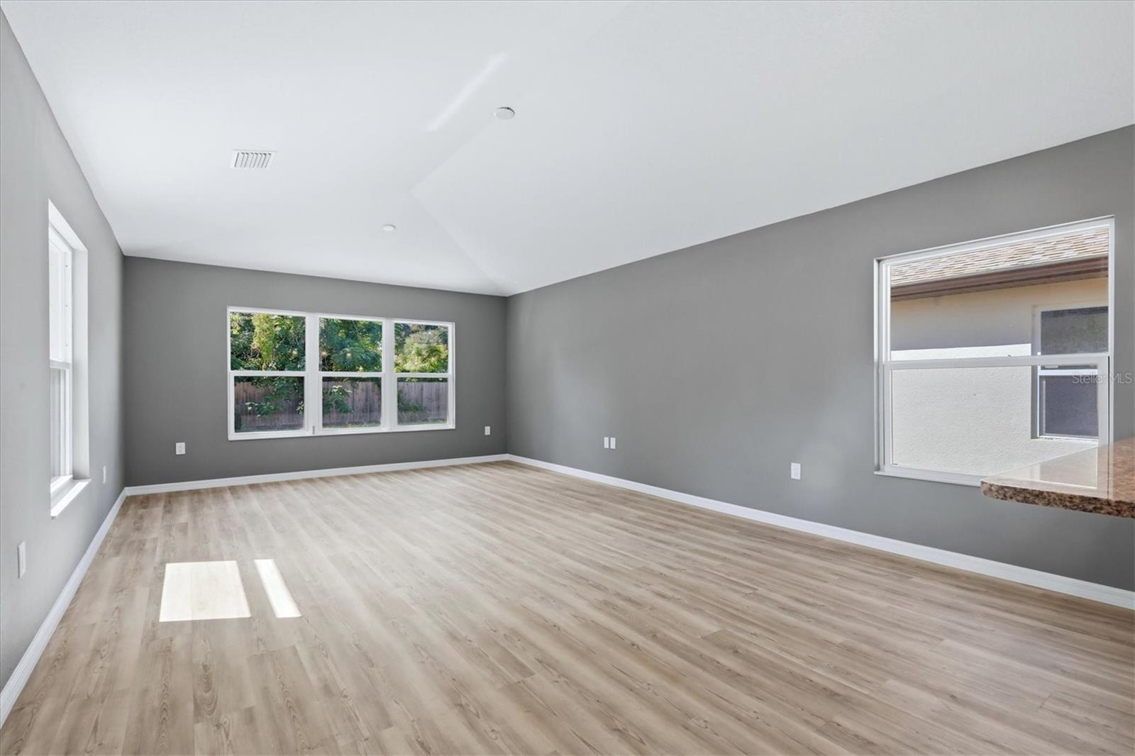 3908 WALNUT AVE — photo 2