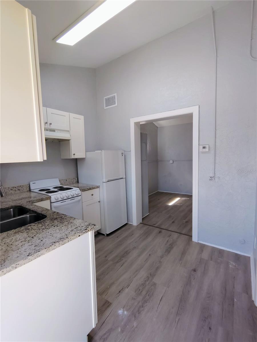 9530 LYNN LN #D — photo 3