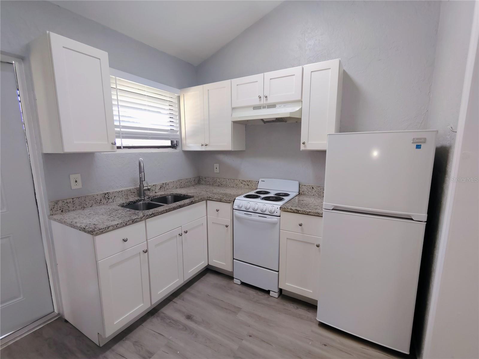 9530 LYNN LN #D — photo 4