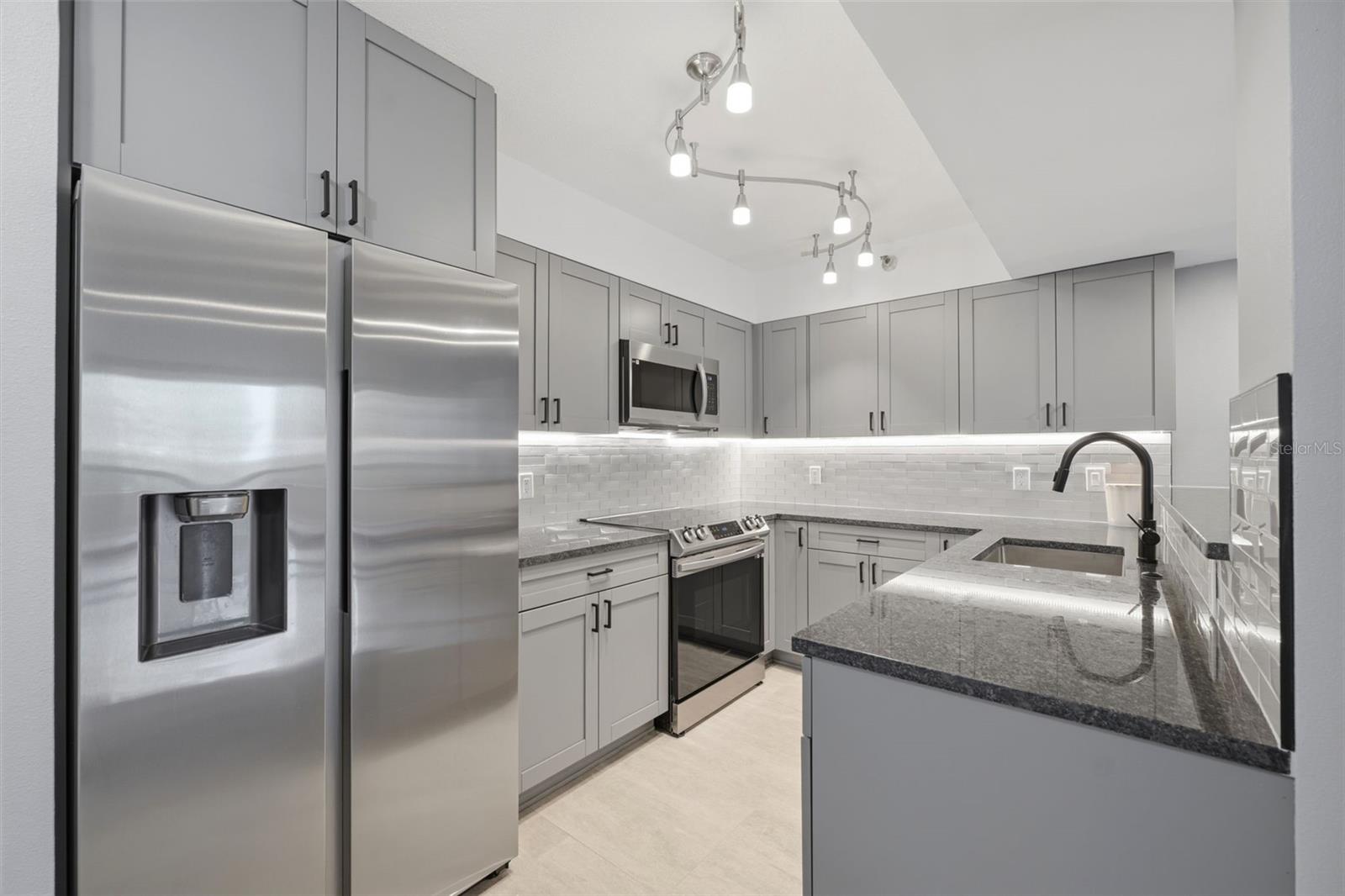 2333 FEATHER SOUND DR #A401 — photo 4