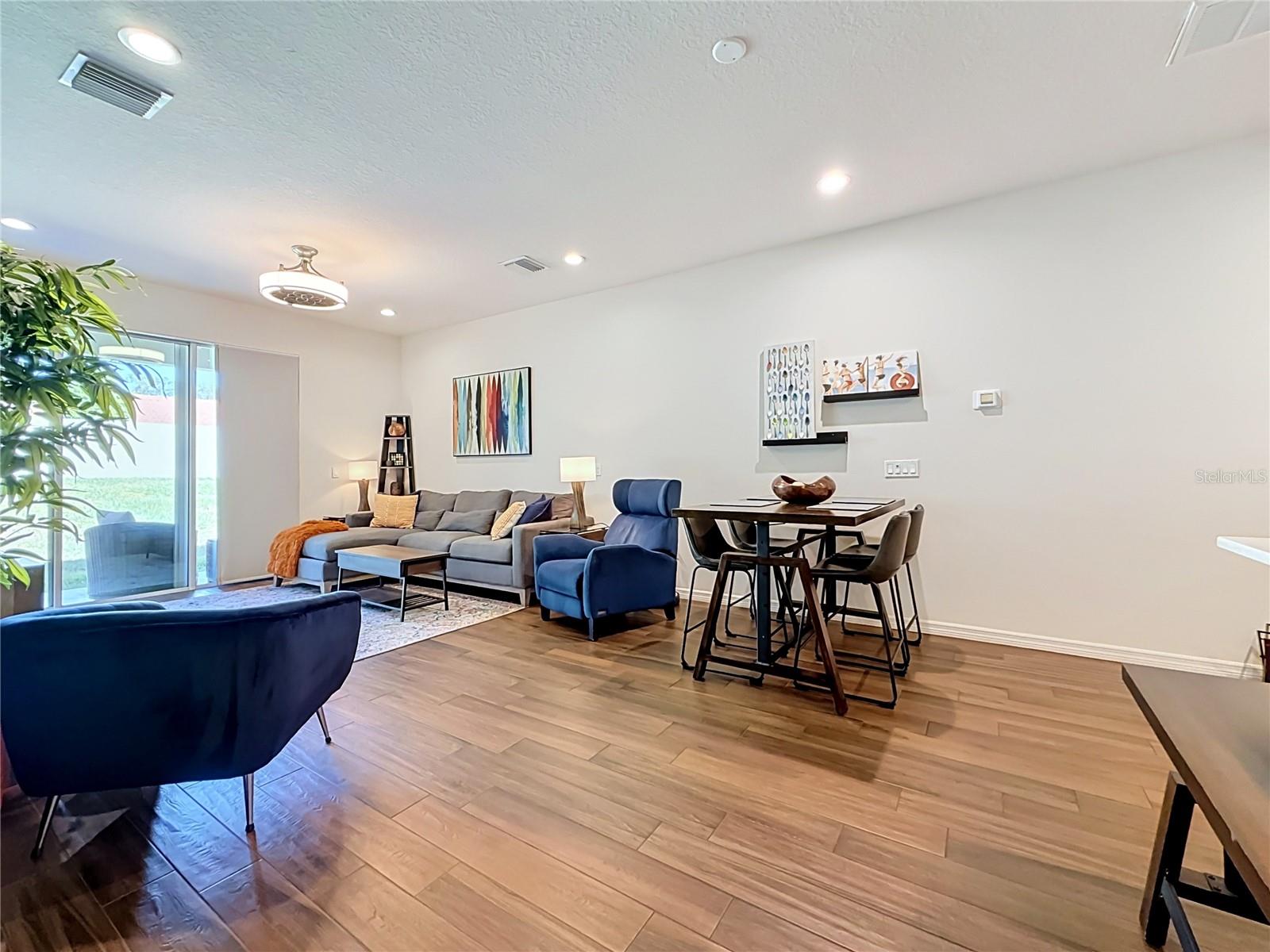 2270 MONTVIEW DR — photo 18