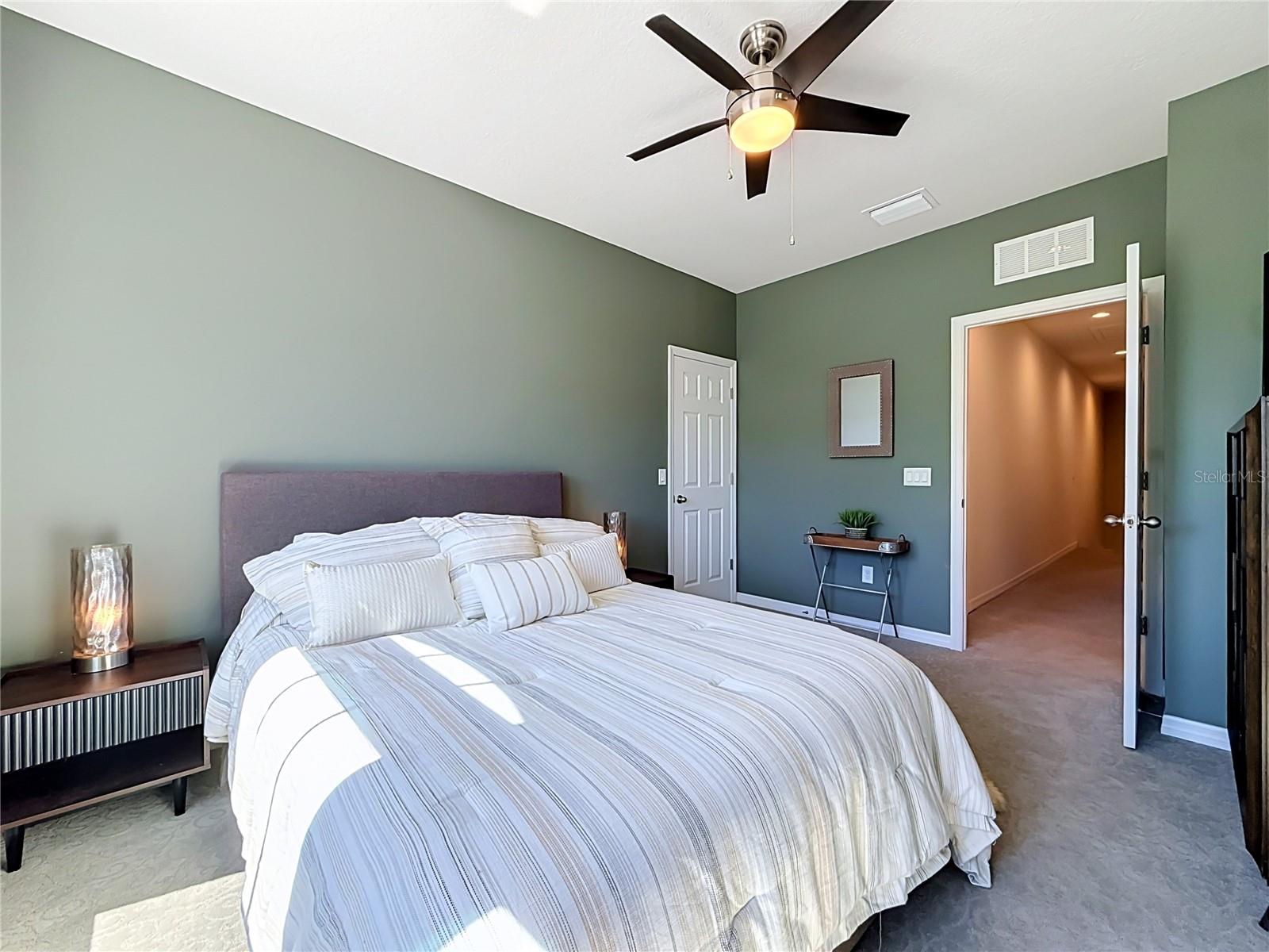 2270 MONTVIEW DR — photo 38
