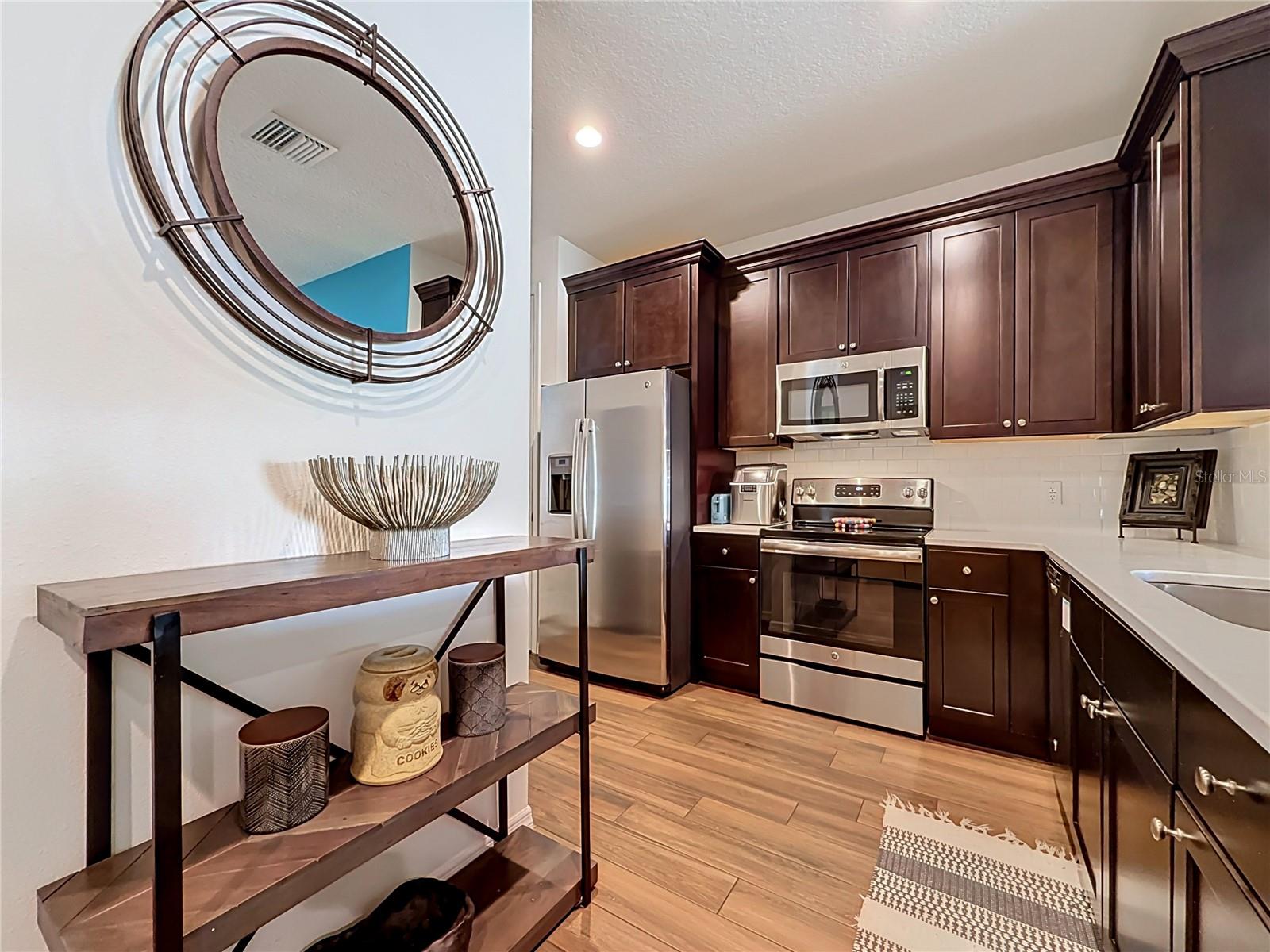 2270 MONTVIEW DR — photo 11