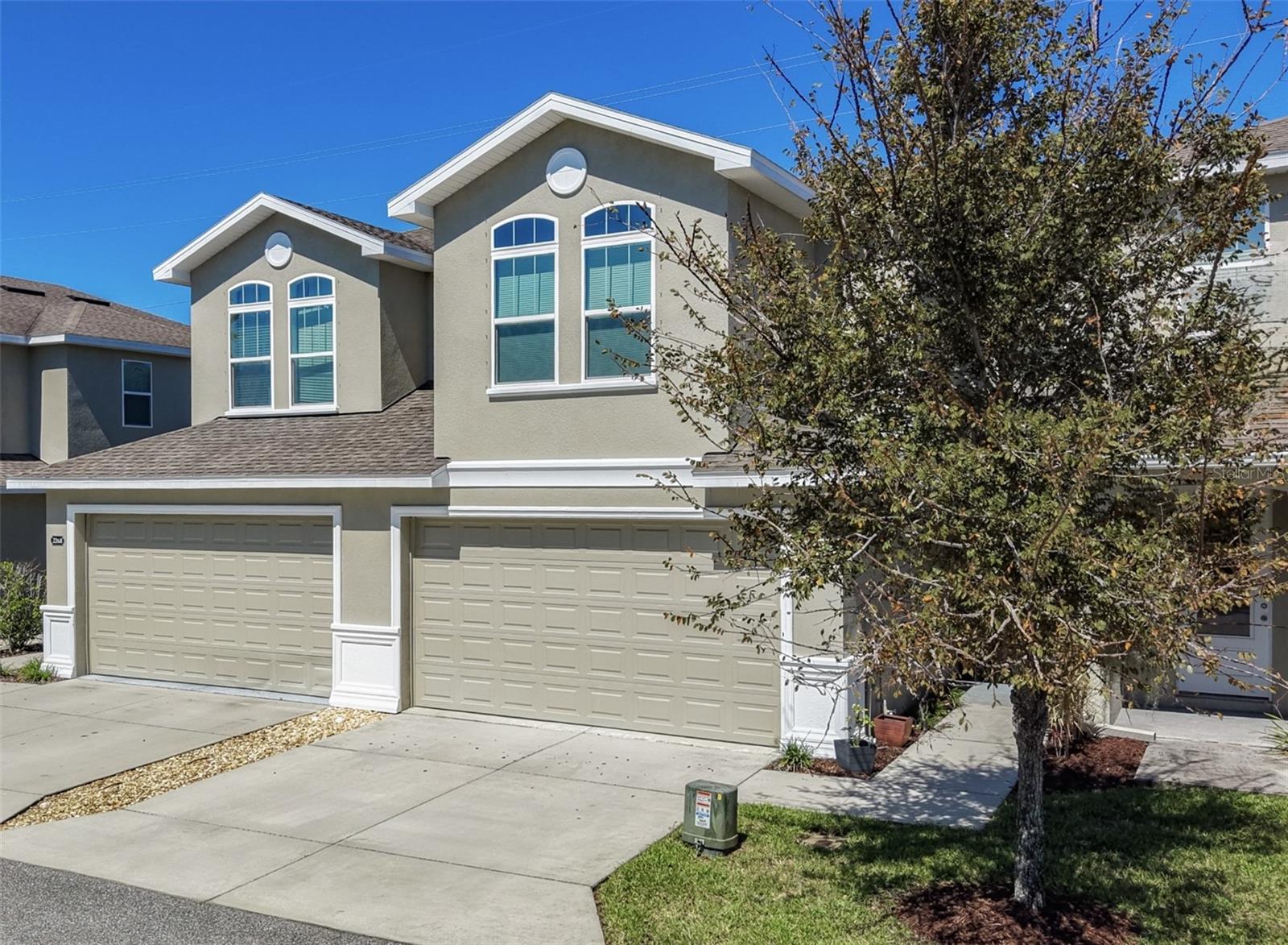 2270 MONTVIEW DR — photo 2