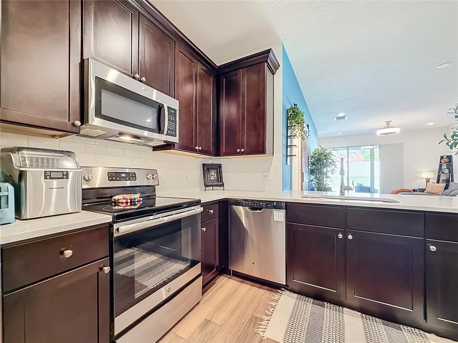 2270 MONTVIEW DR — photo 15