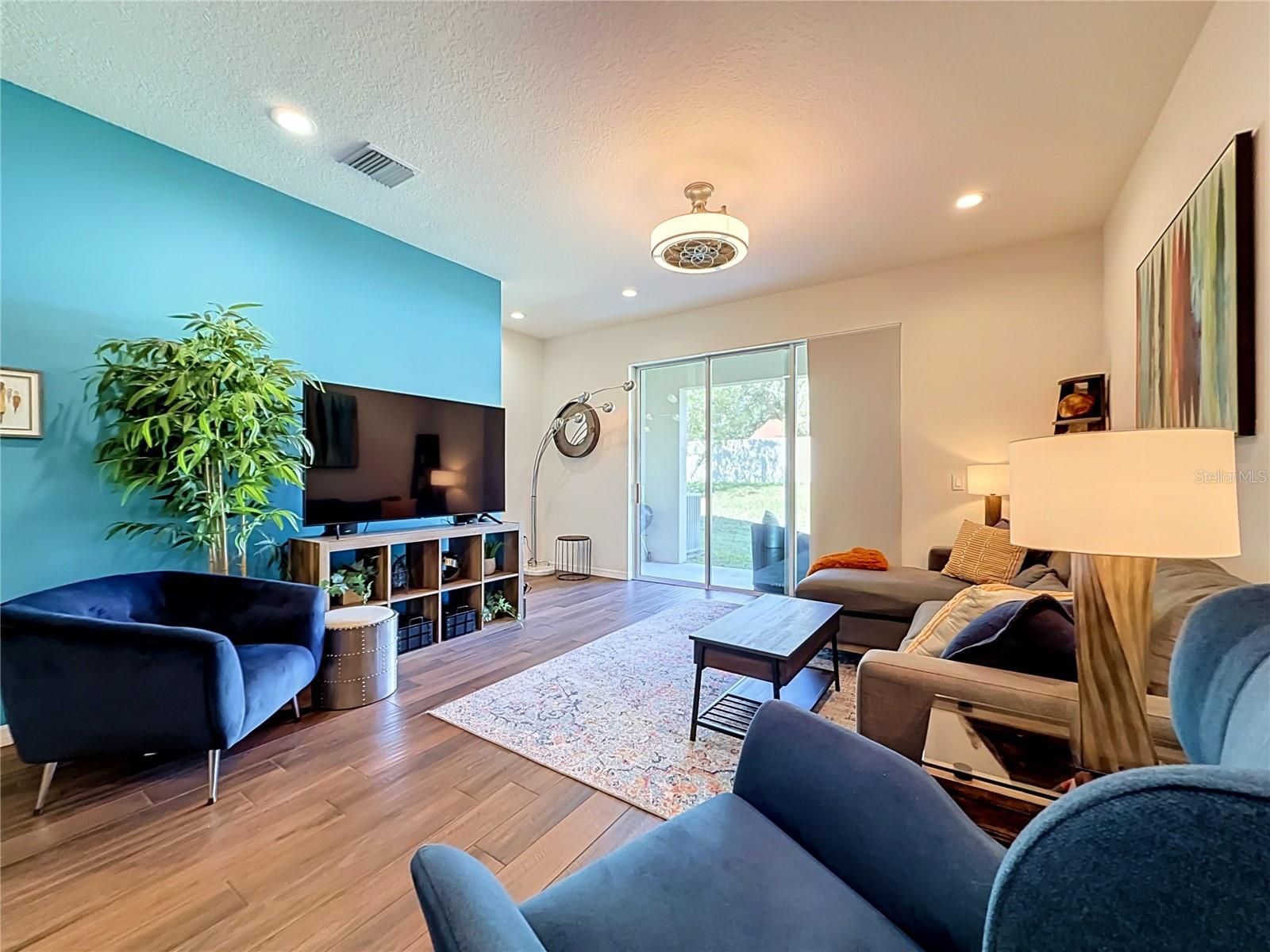 2270 MONTVIEW DR — photo 19