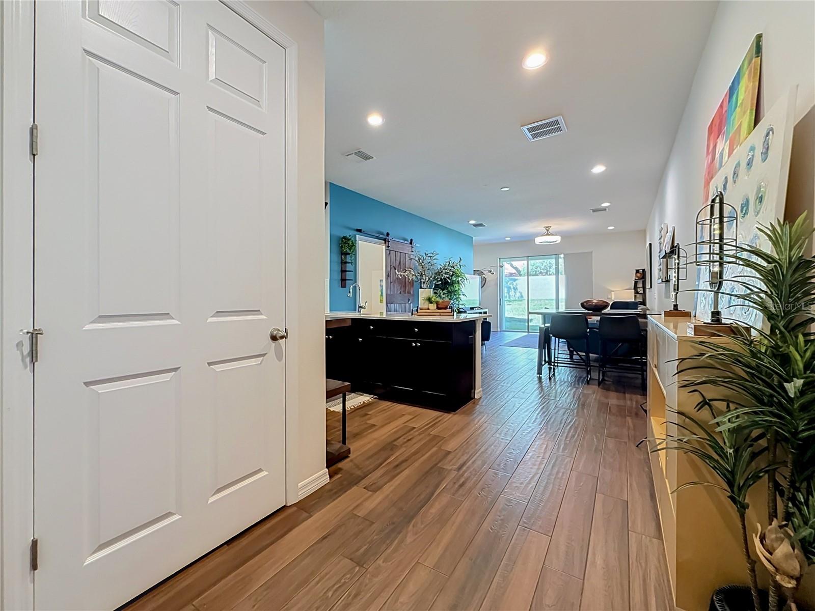 2270 MONTVIEW DR — photo 6