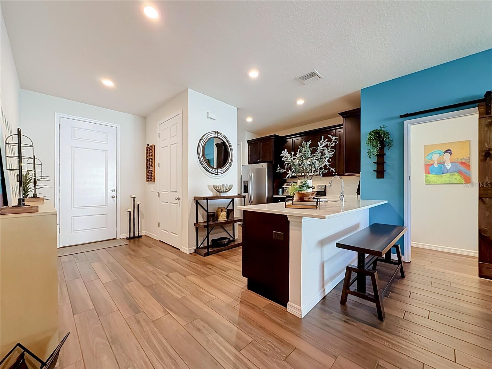 2270 MONTVIEW DR — photo 5