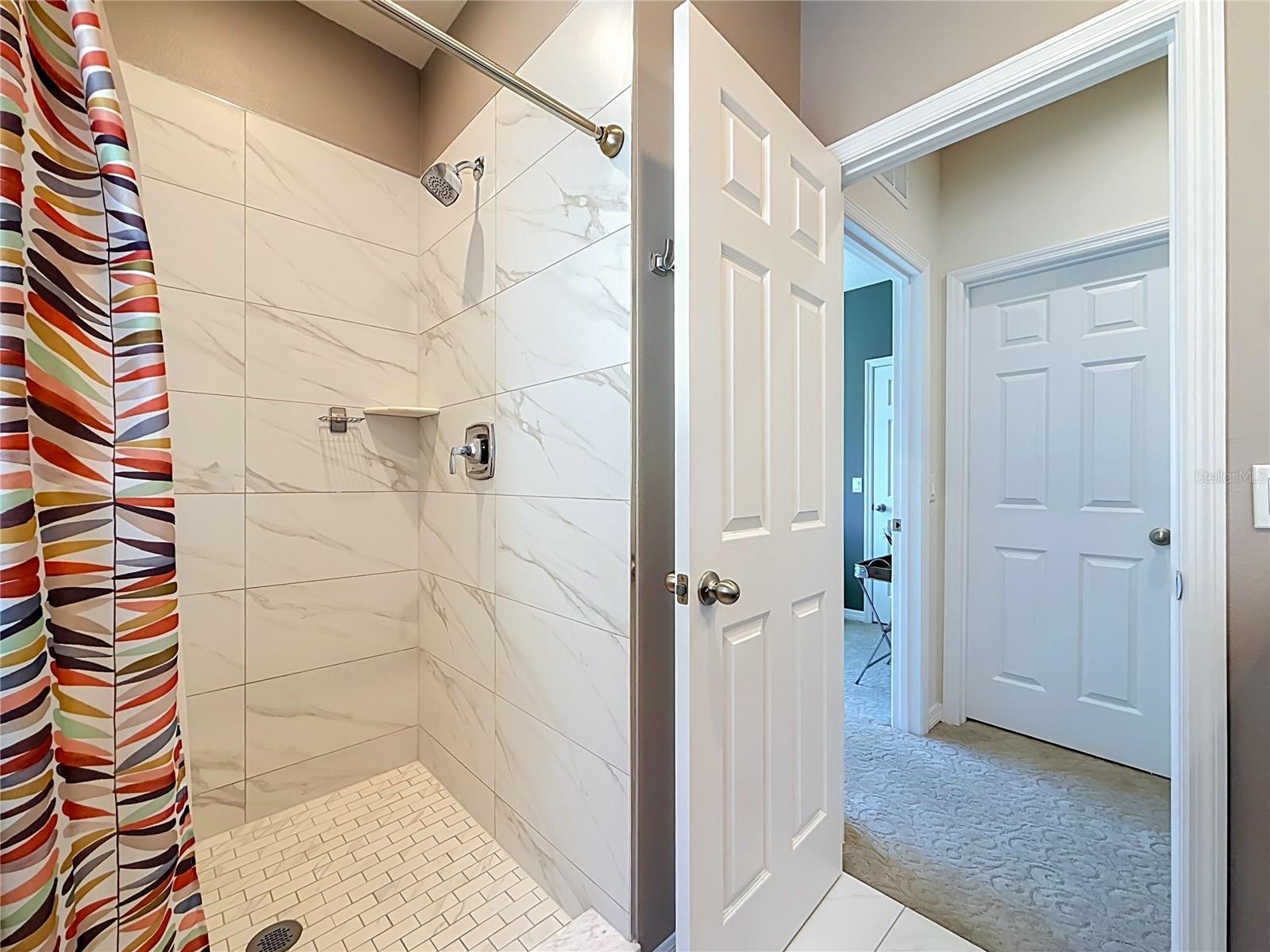 2270 MONTVIEW DR — photo 39