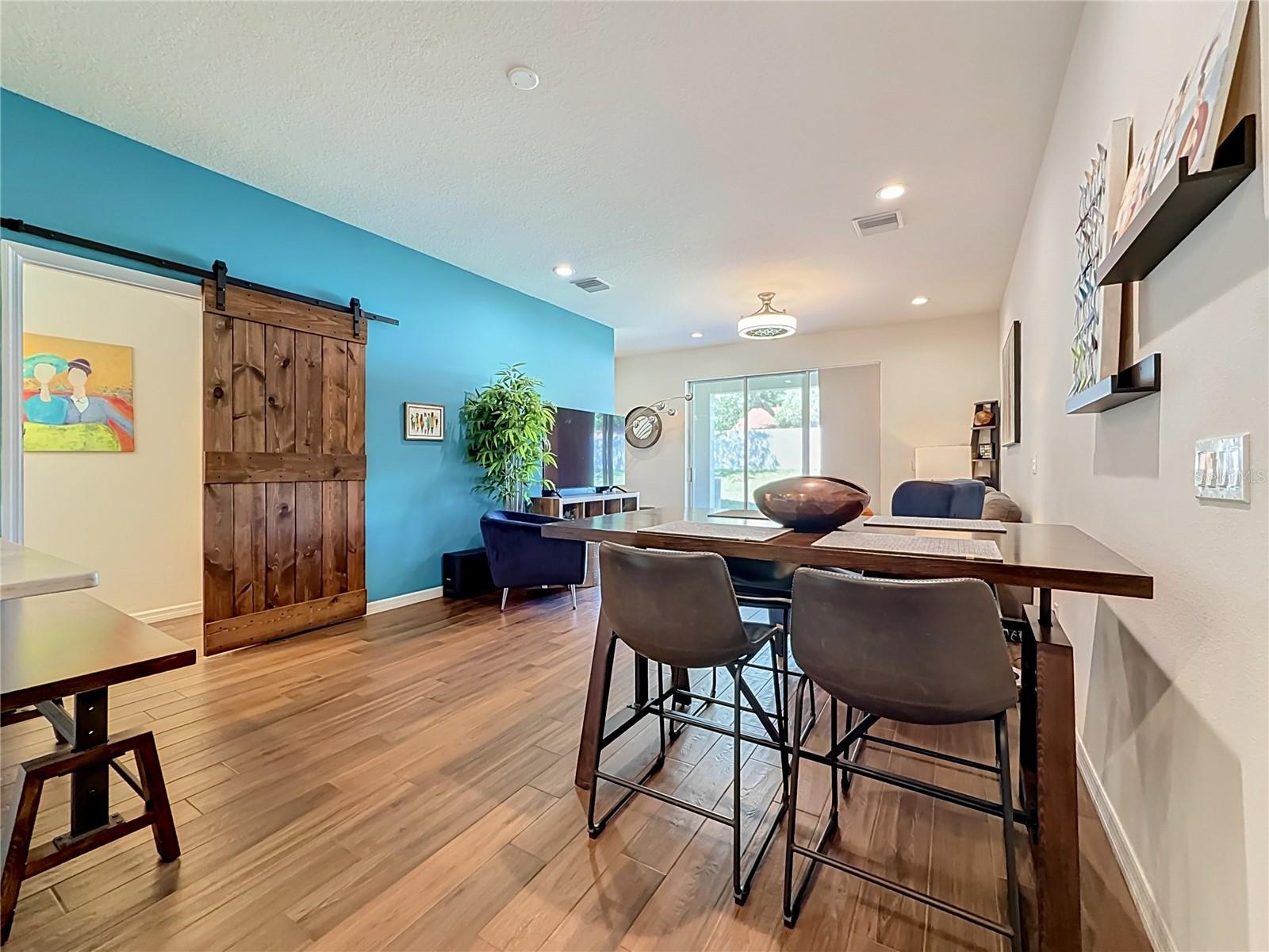 2270 MONTVIEW DR — photo 17
