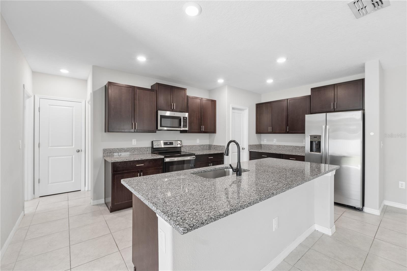 7207 RONNIE GARDENS CT — photo 10