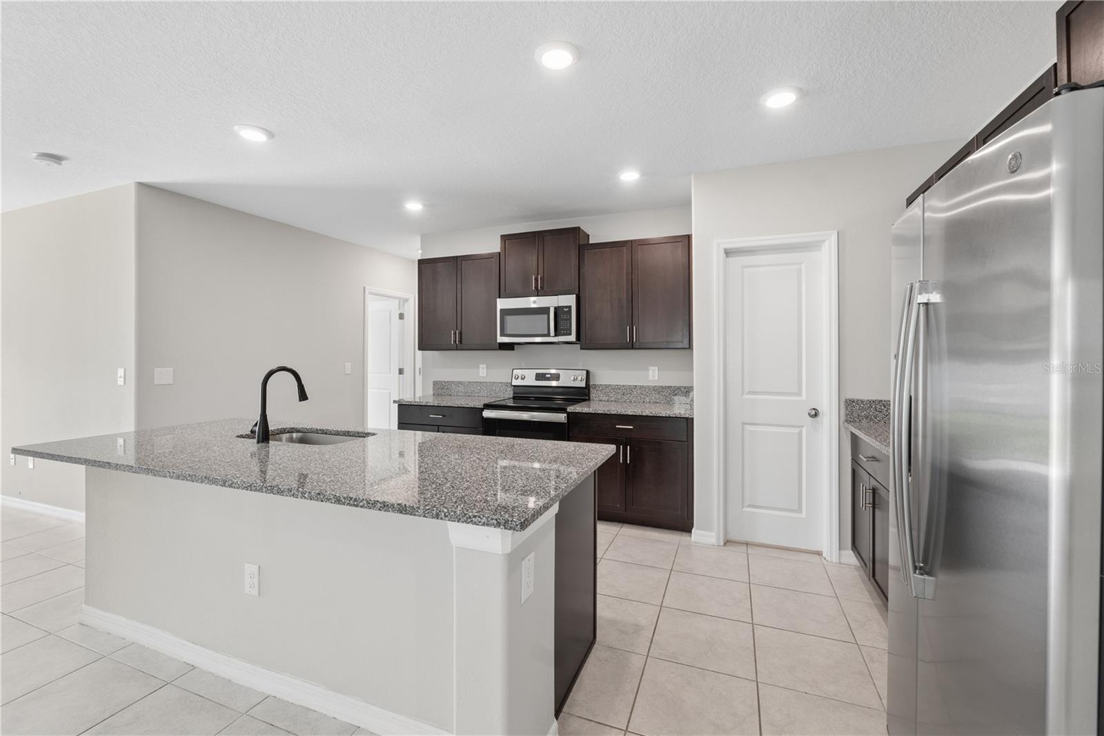 7207 RONNIE GARDENS CT — photo 12
