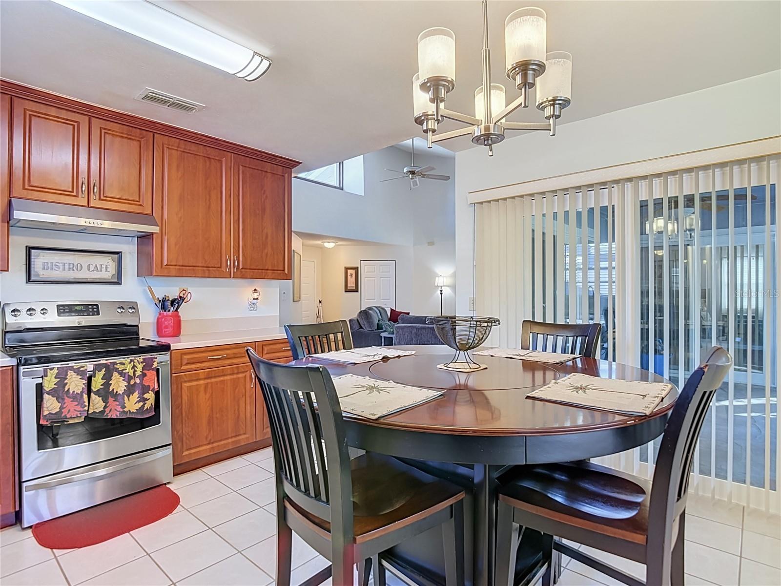 620 STILLVIEW CIR — photo 13