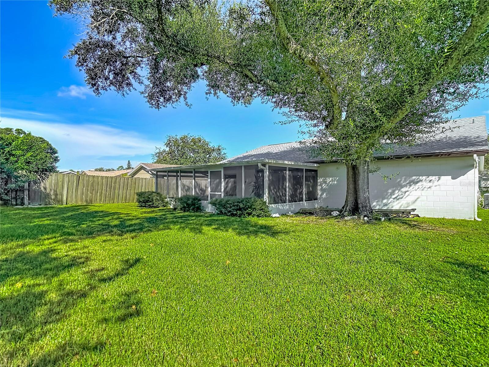 620 STILLVIEW CIR — photo 27