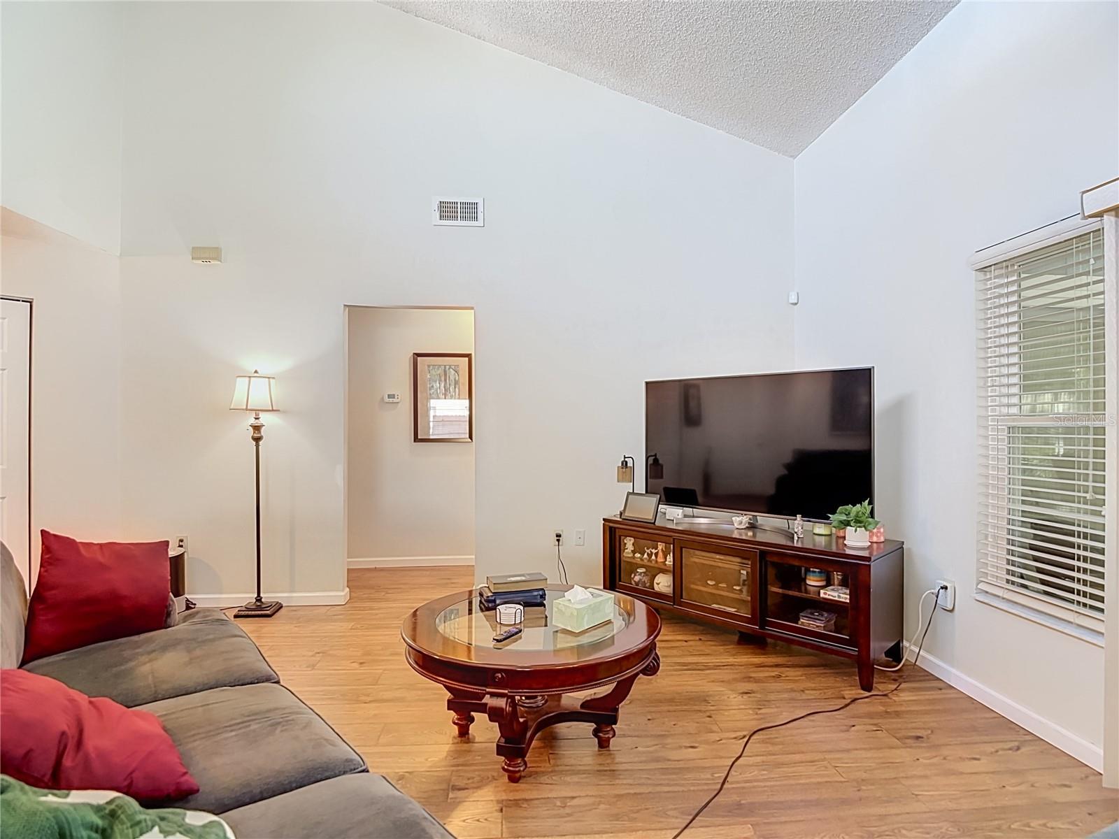 620 STILLVIEW CIR — photo 8