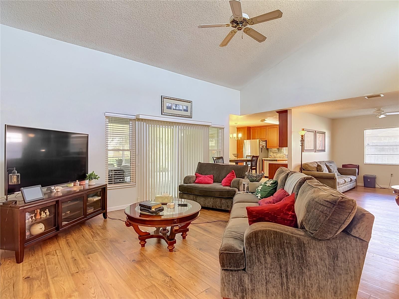 620 STILLVIEW CIR — photo 5
