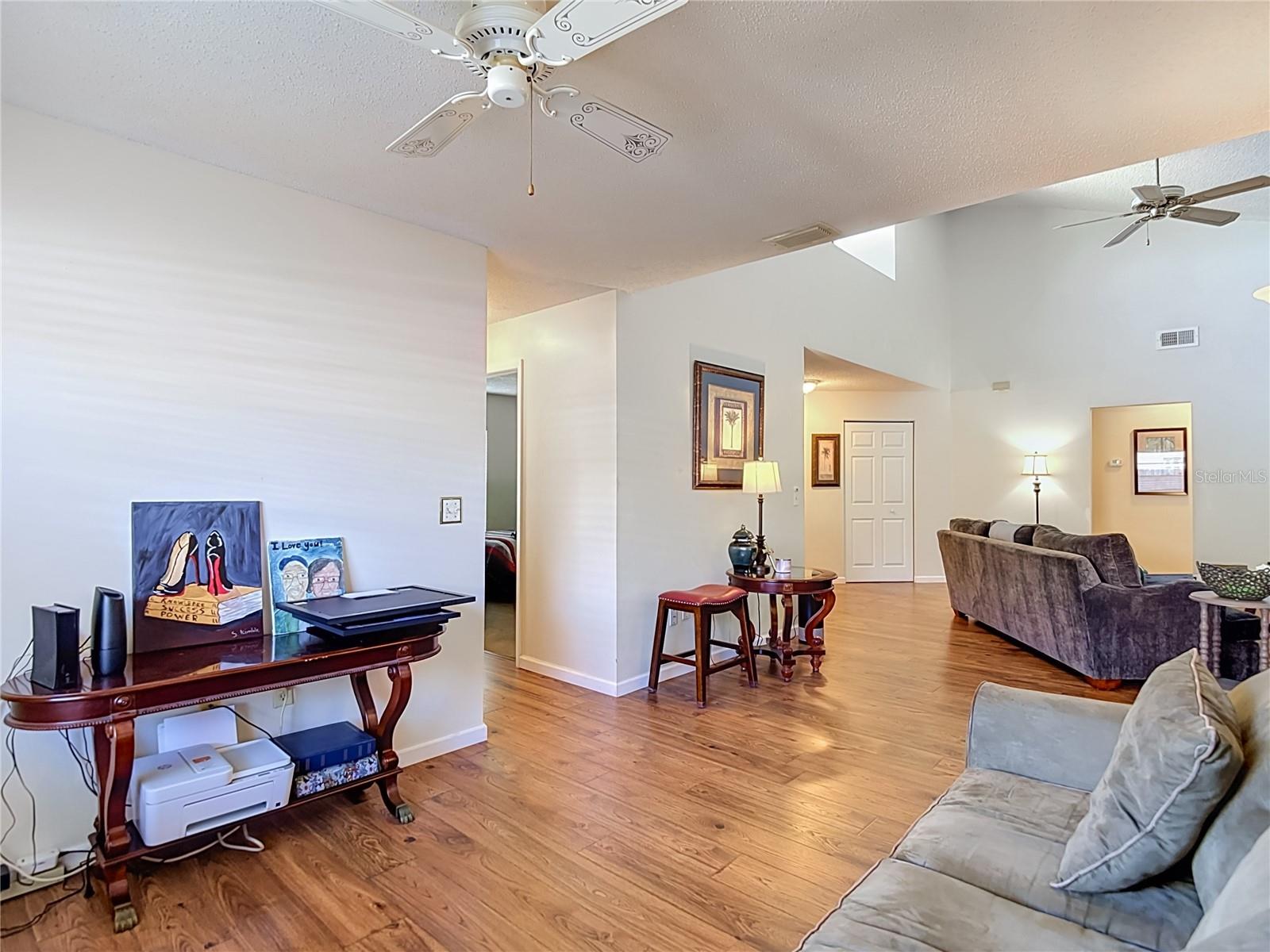 620 STILLVIEW CIR — photo 9