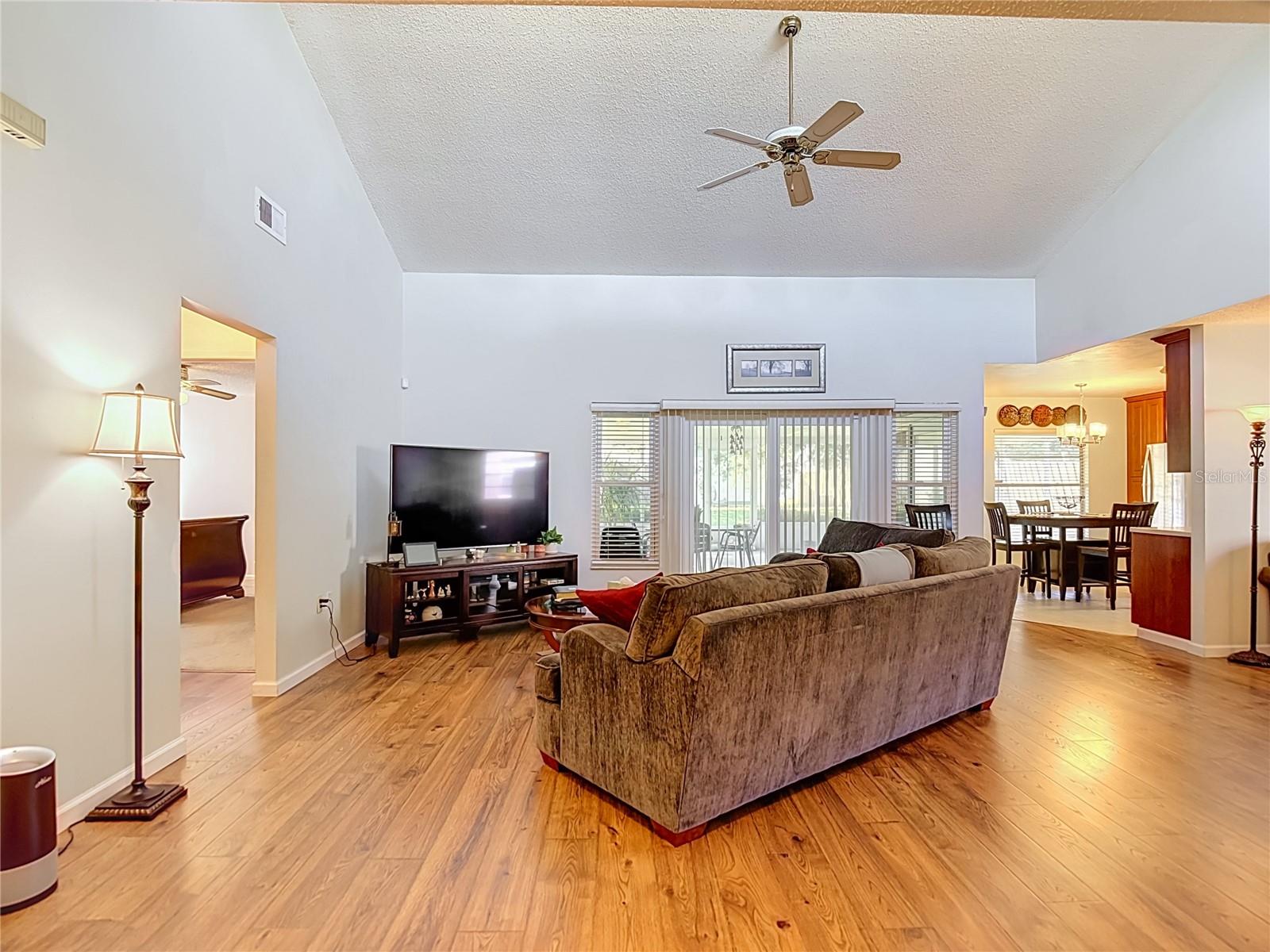 620 STILLVIEW CIR — photo 6