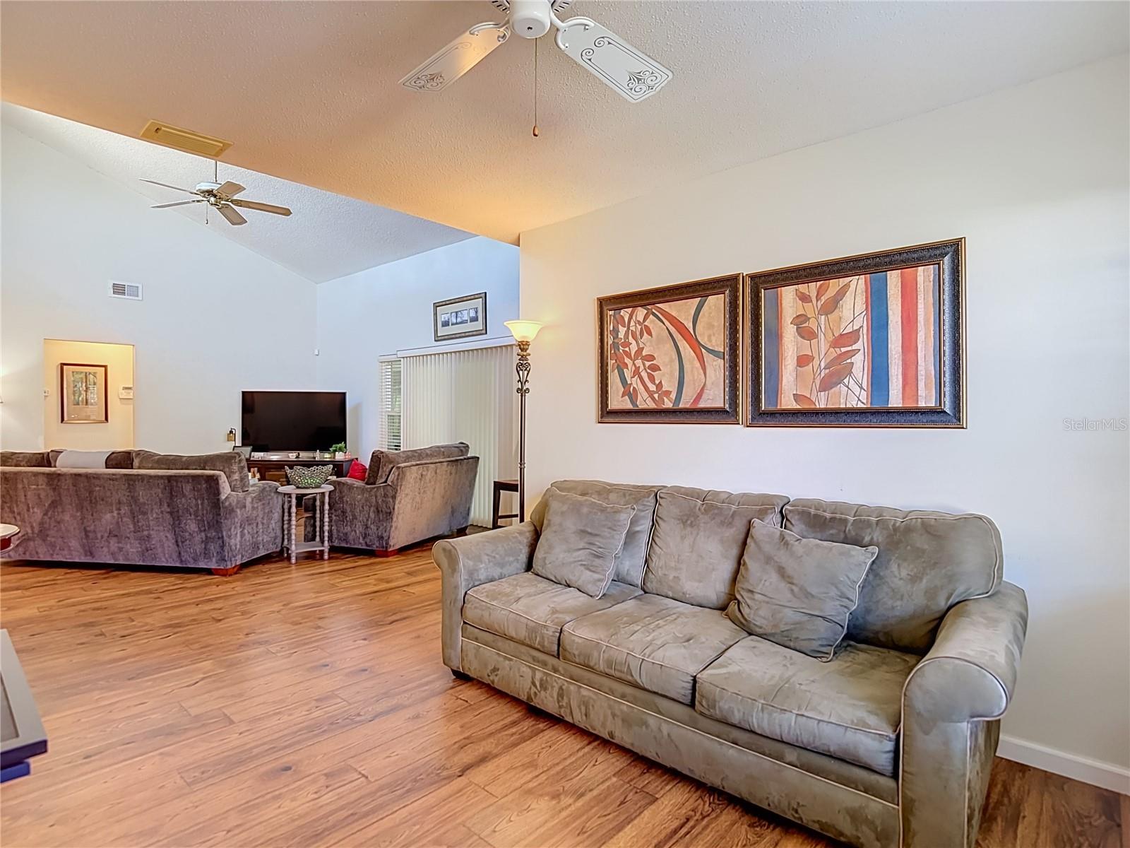 620 STILLVIEW CIR — photo 10