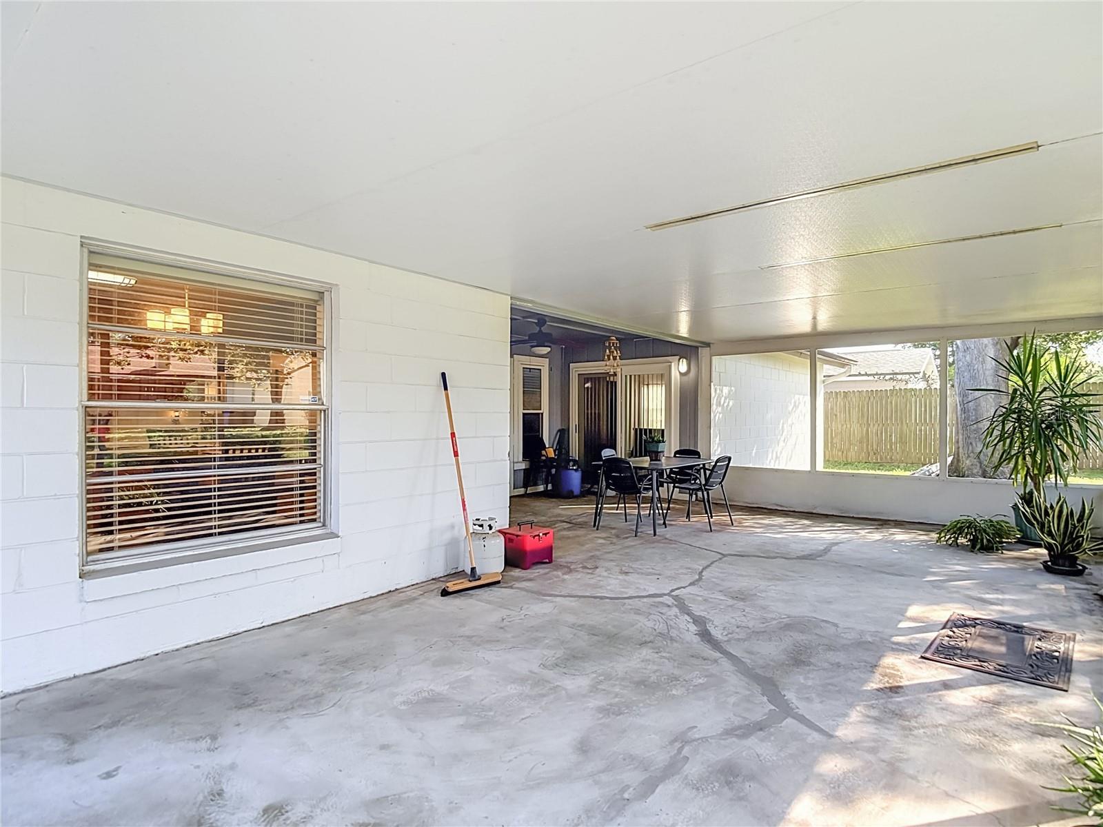 620 STILLVIEW CIR — photo 24