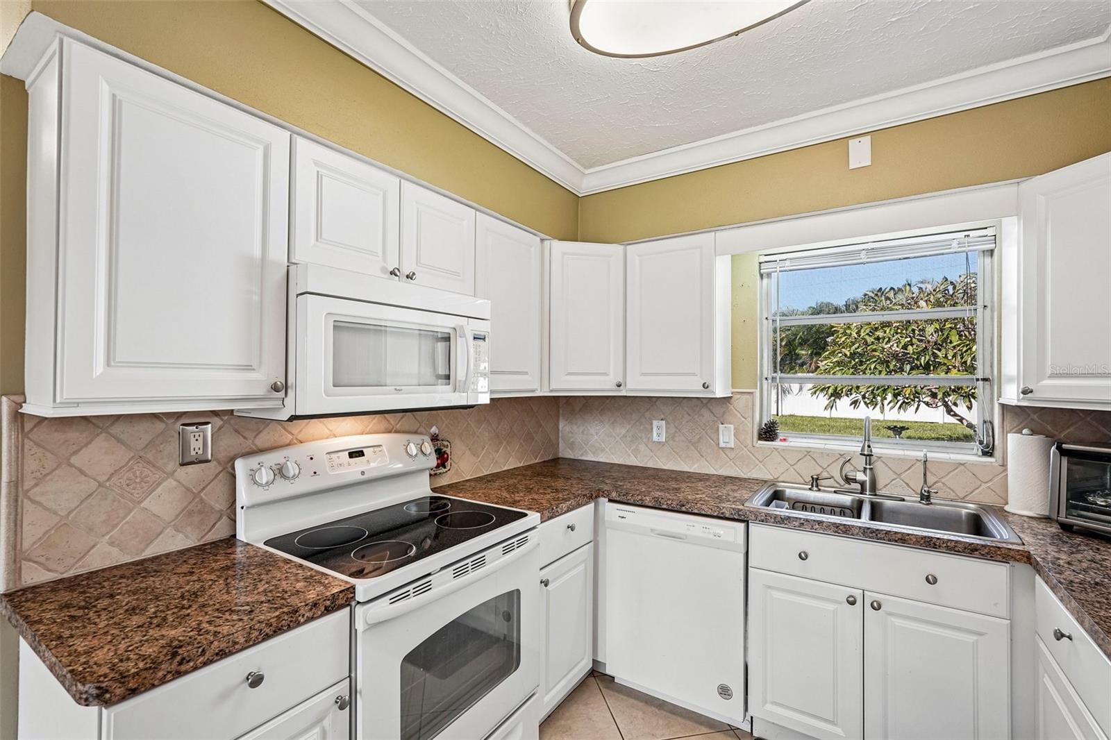 309 PARKSIDE DR — photo 11