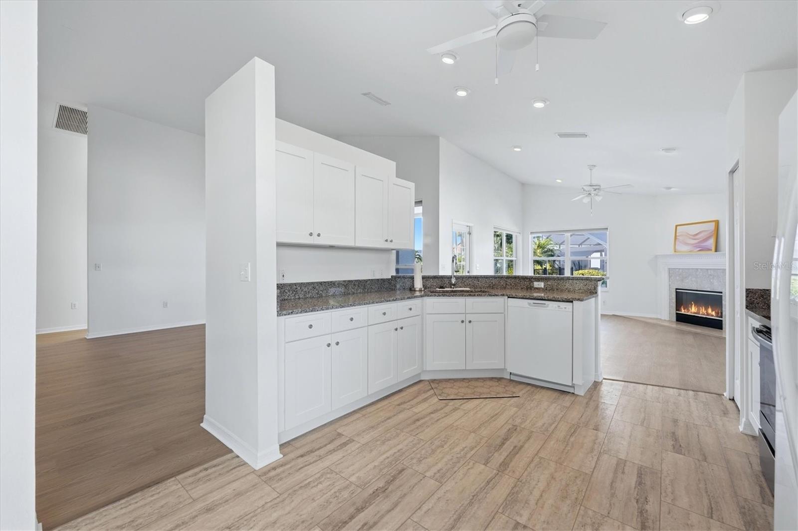 6998 SUPERIOR STREET CIR — photo 15