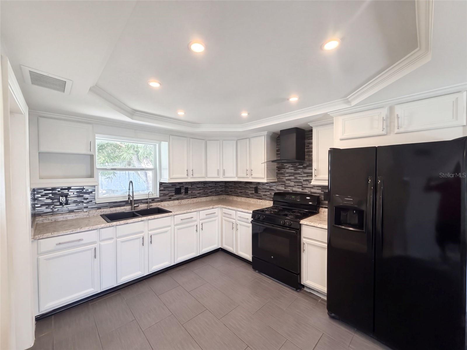 645 10TH PL — photo 3