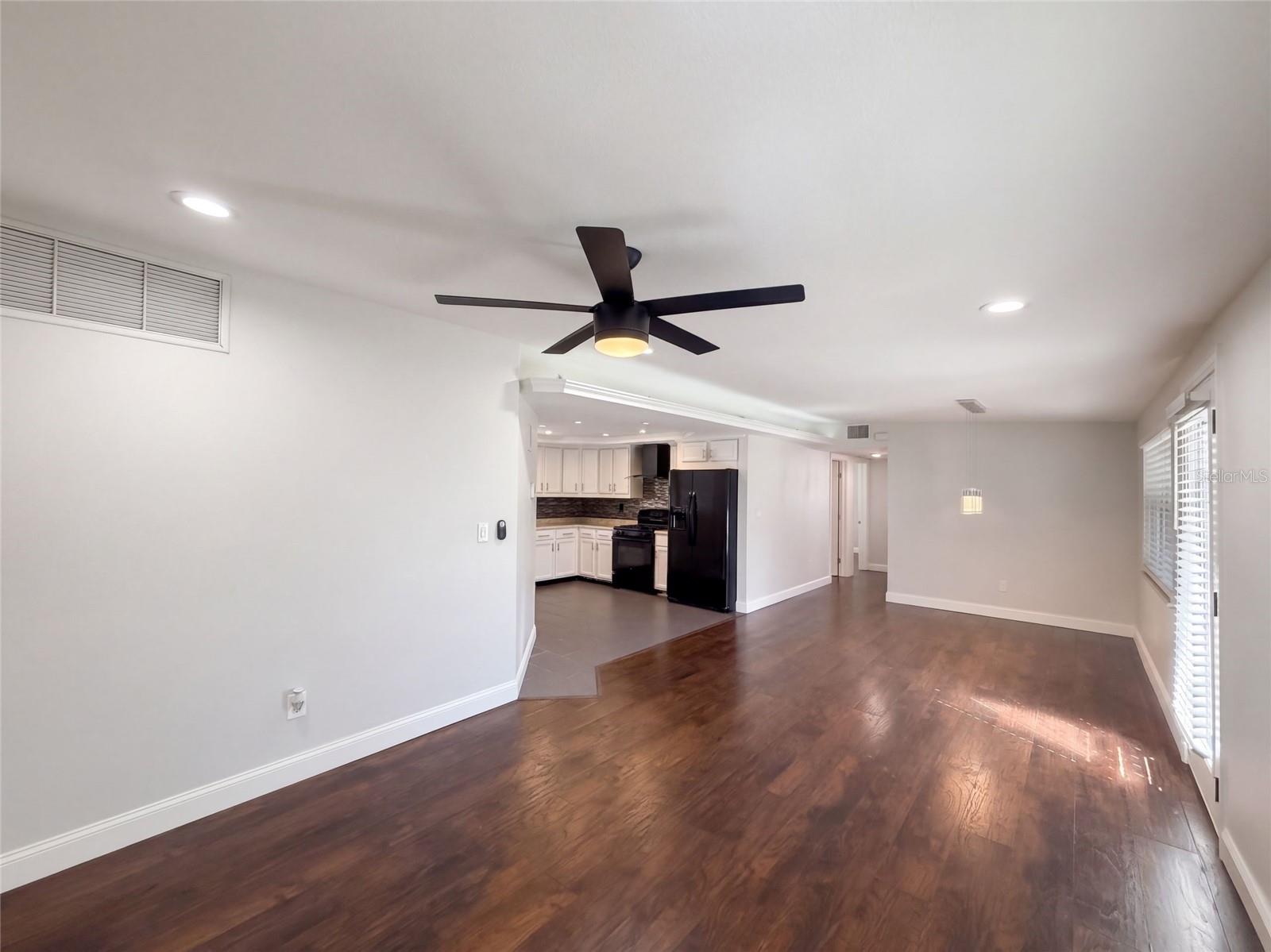 645 10TH PL — photo 2