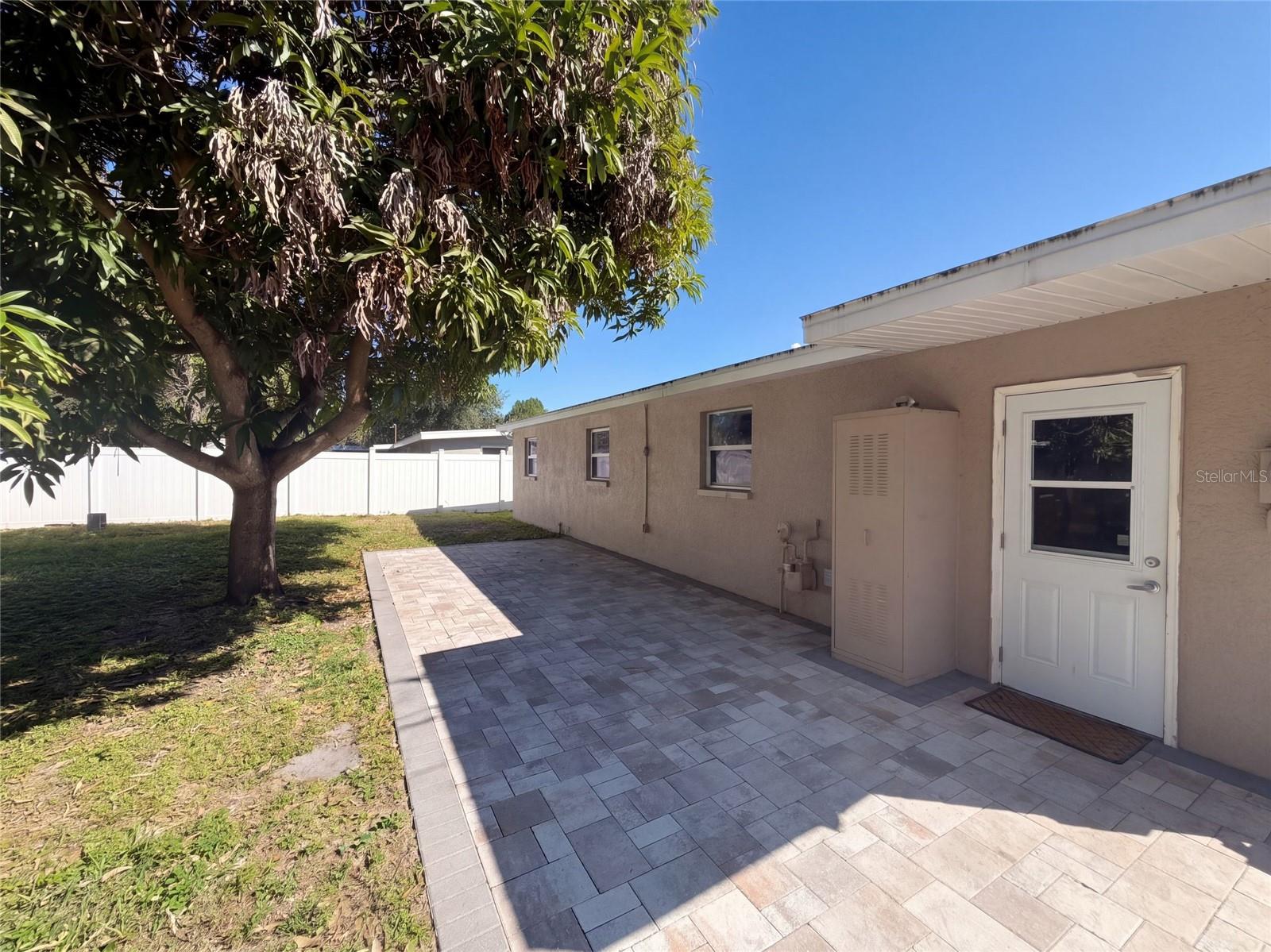 645 10TH PL — photo 18