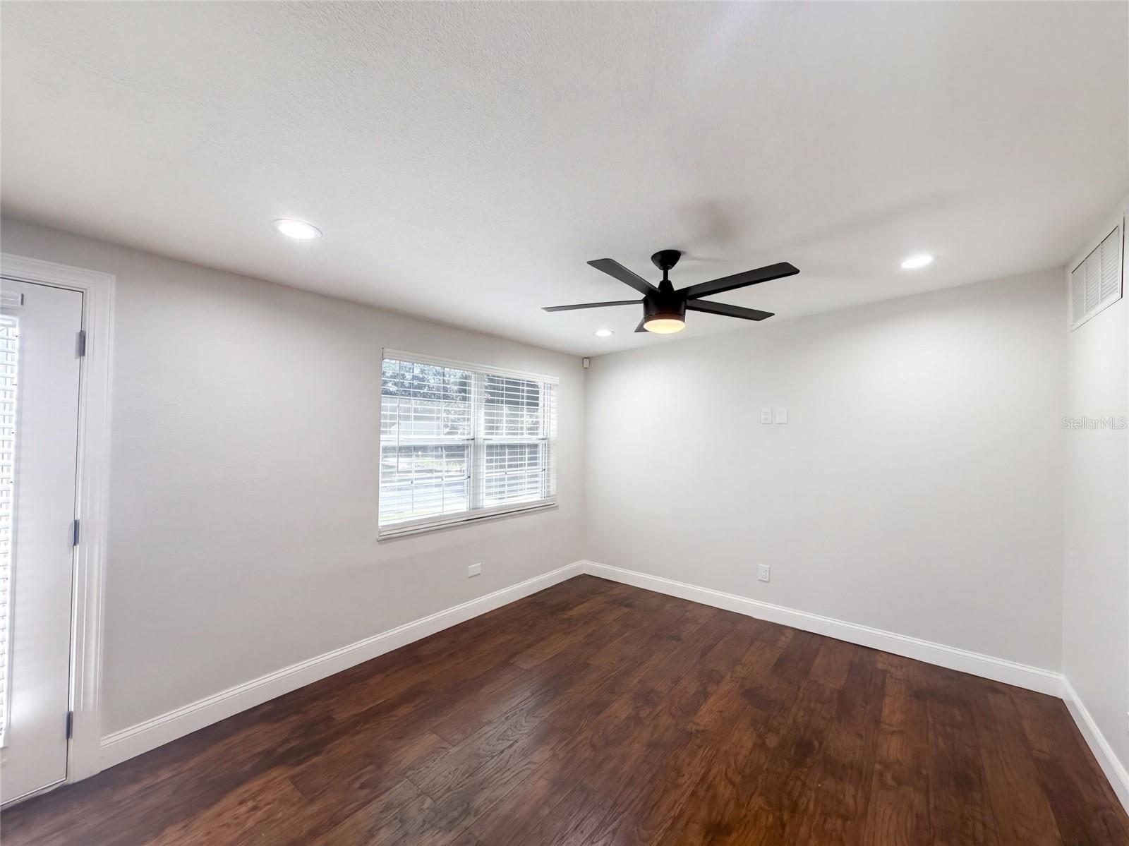 645 10TH PL — photo 7