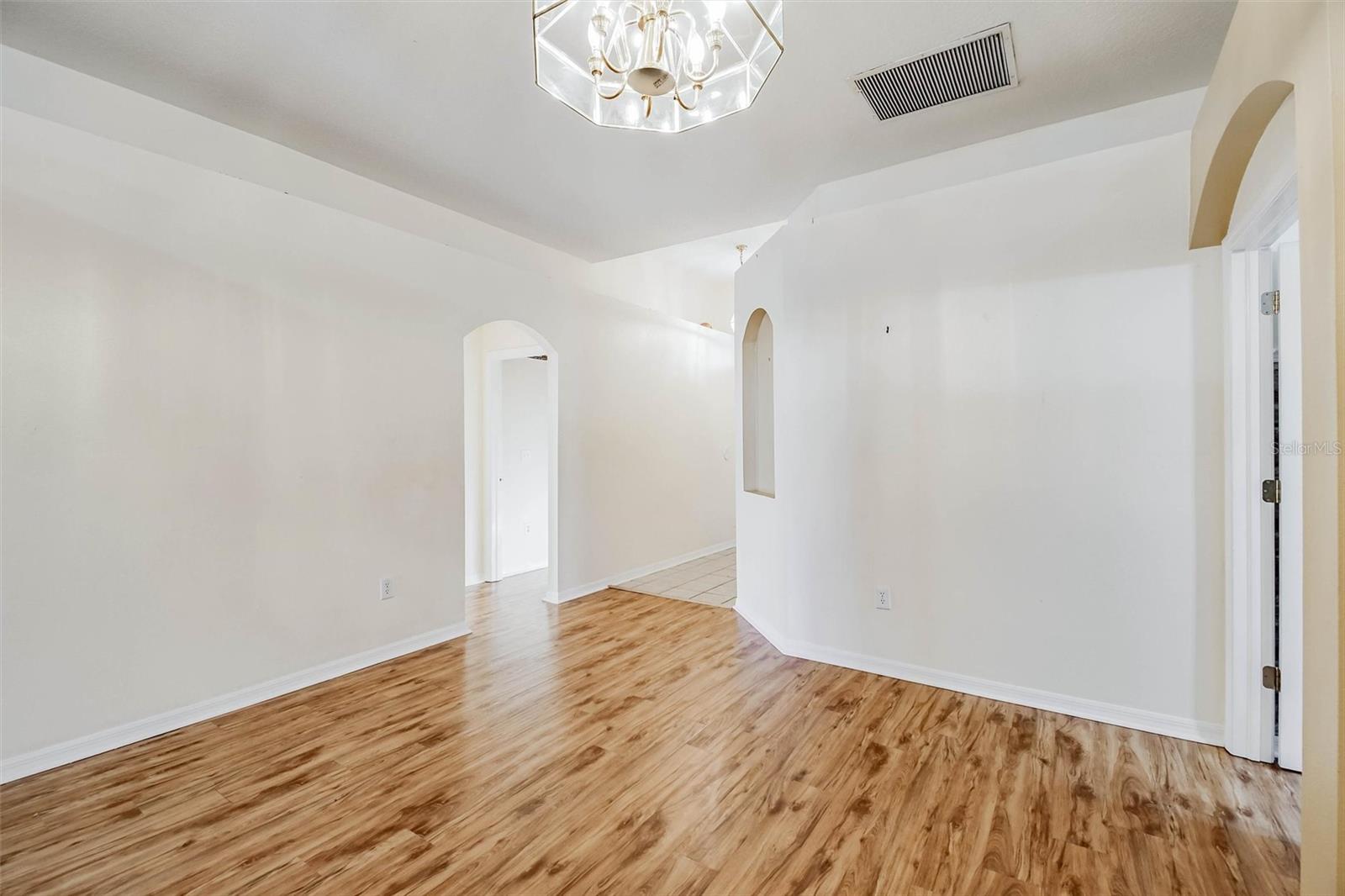 9909 BRIDGETON DR — photo 7