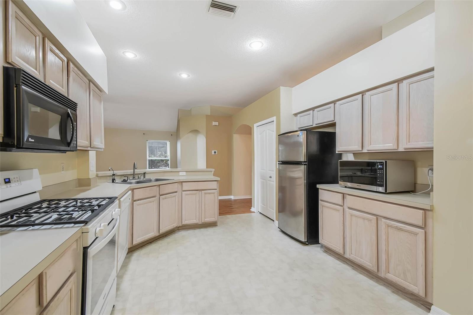 9909 BRIDGETON DR — photo 17