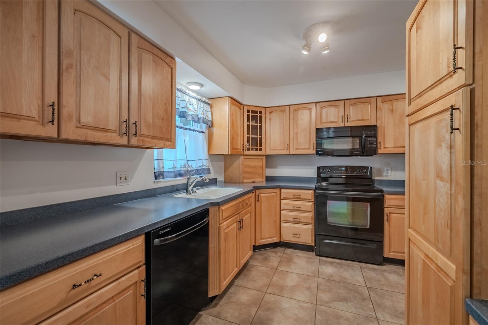3302 KING RICHARD — photo 11