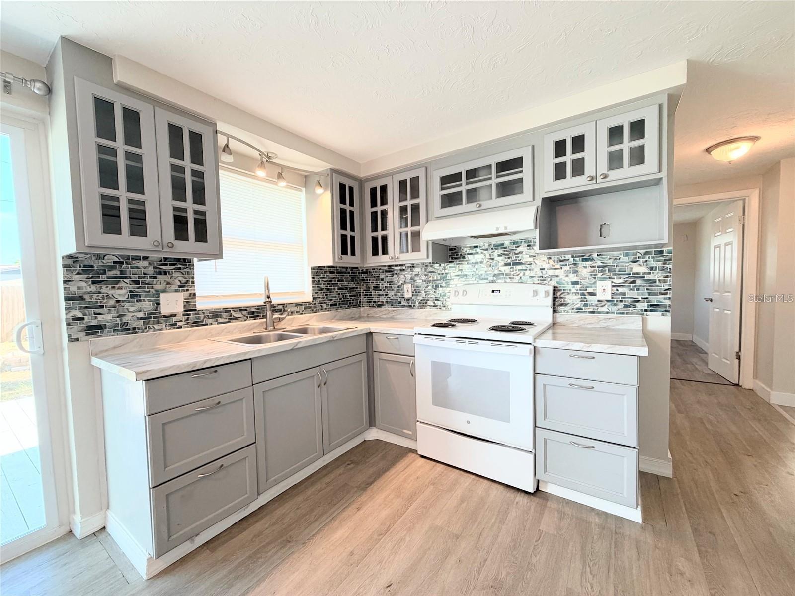 3811 BEECHWOOD DR — photo 4