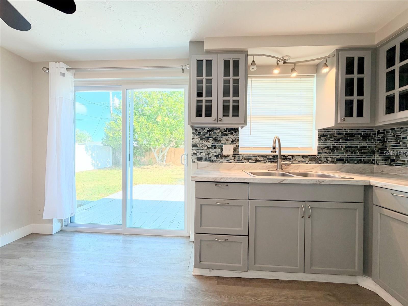 3811 BEECHWOOD DR — photo 5