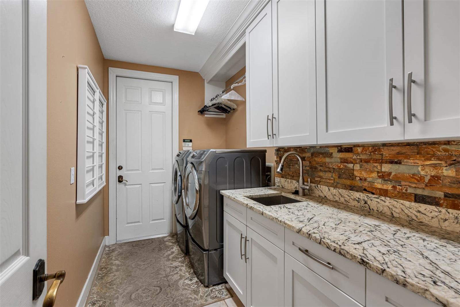 531 ISLEWORTH CLOSE — photo 29