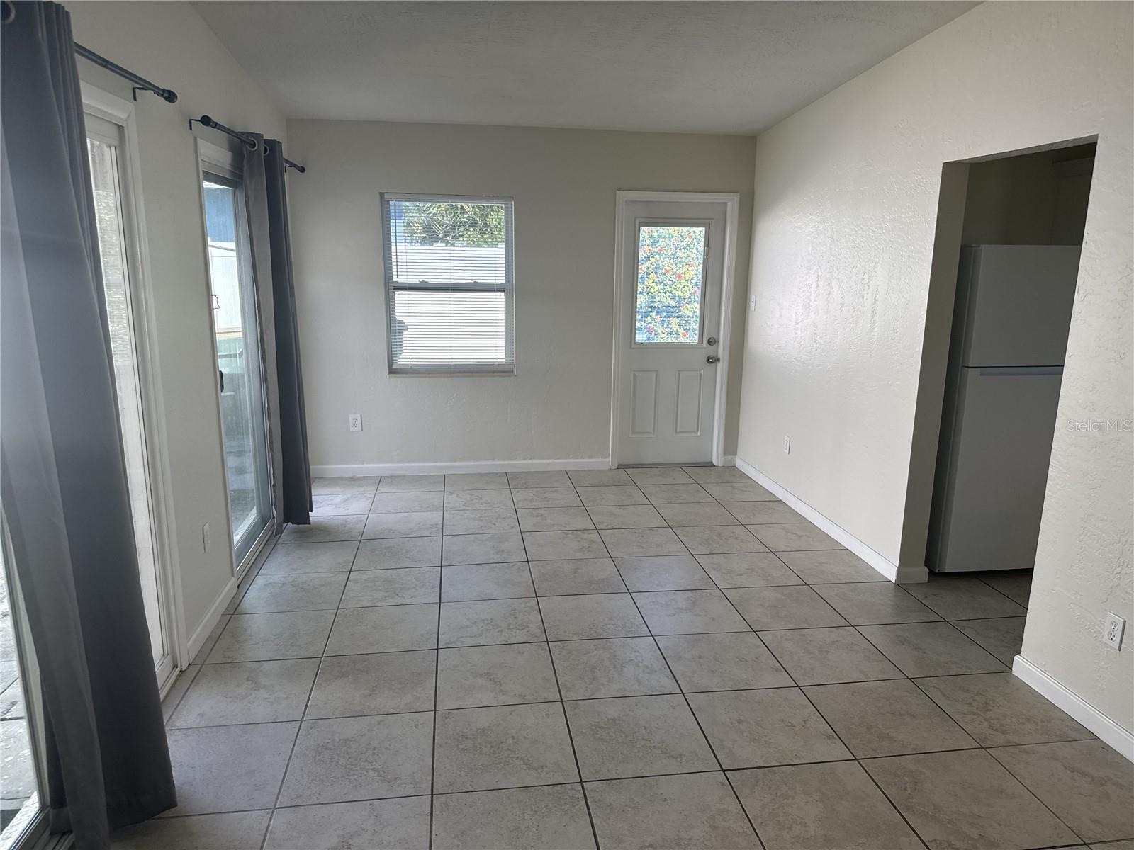 7905 JEFFERY AVE — photo 9