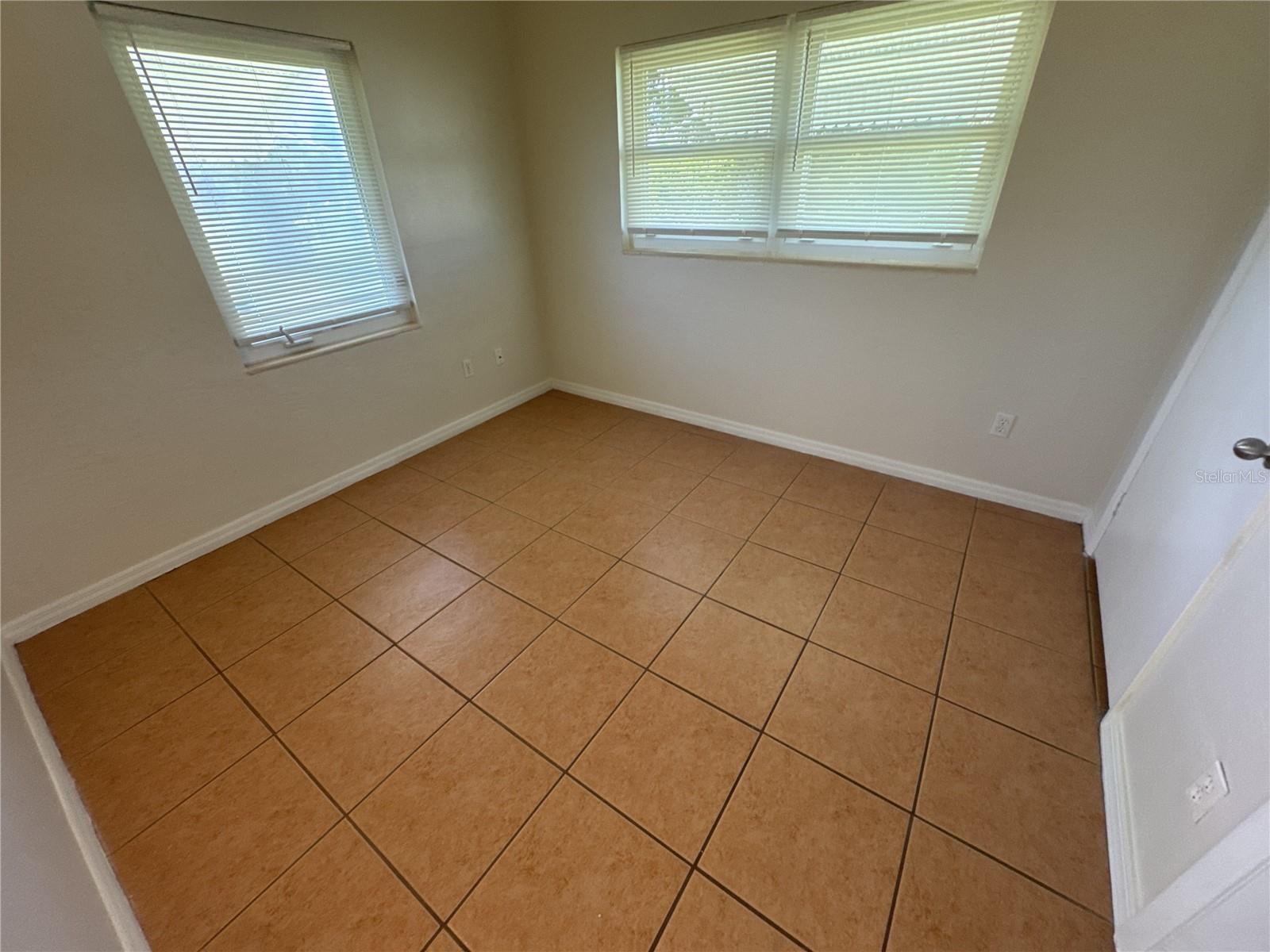 7905 JEFFERY AVE — photo 13