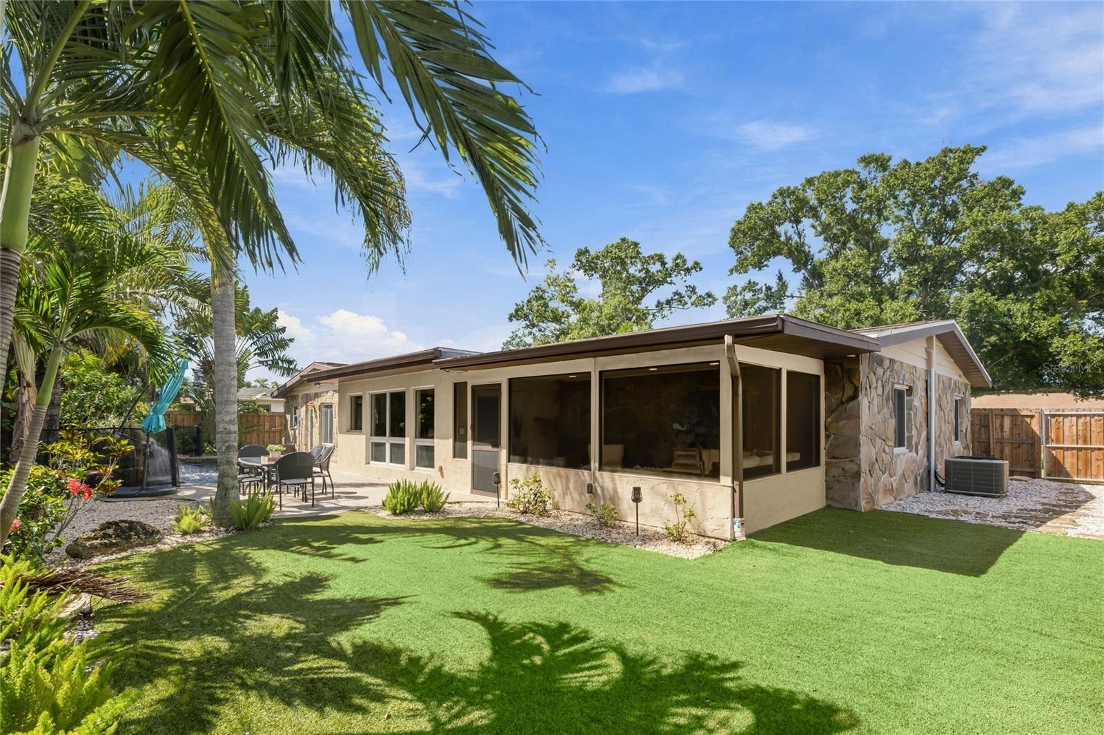 2630 SUNNYBROOK DR — photo 33